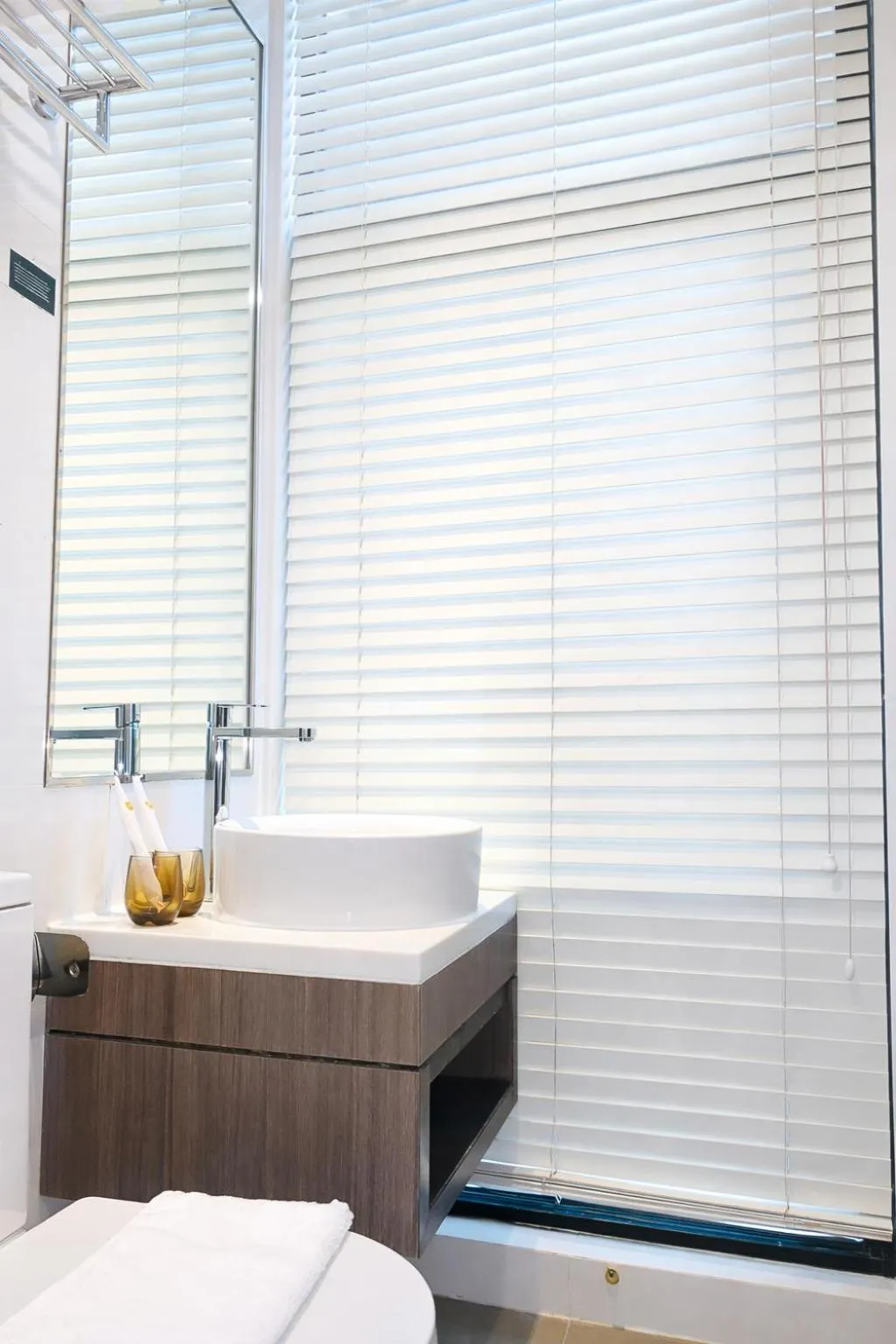 Bathroom, Bed in Amrise Hotel Kitchener