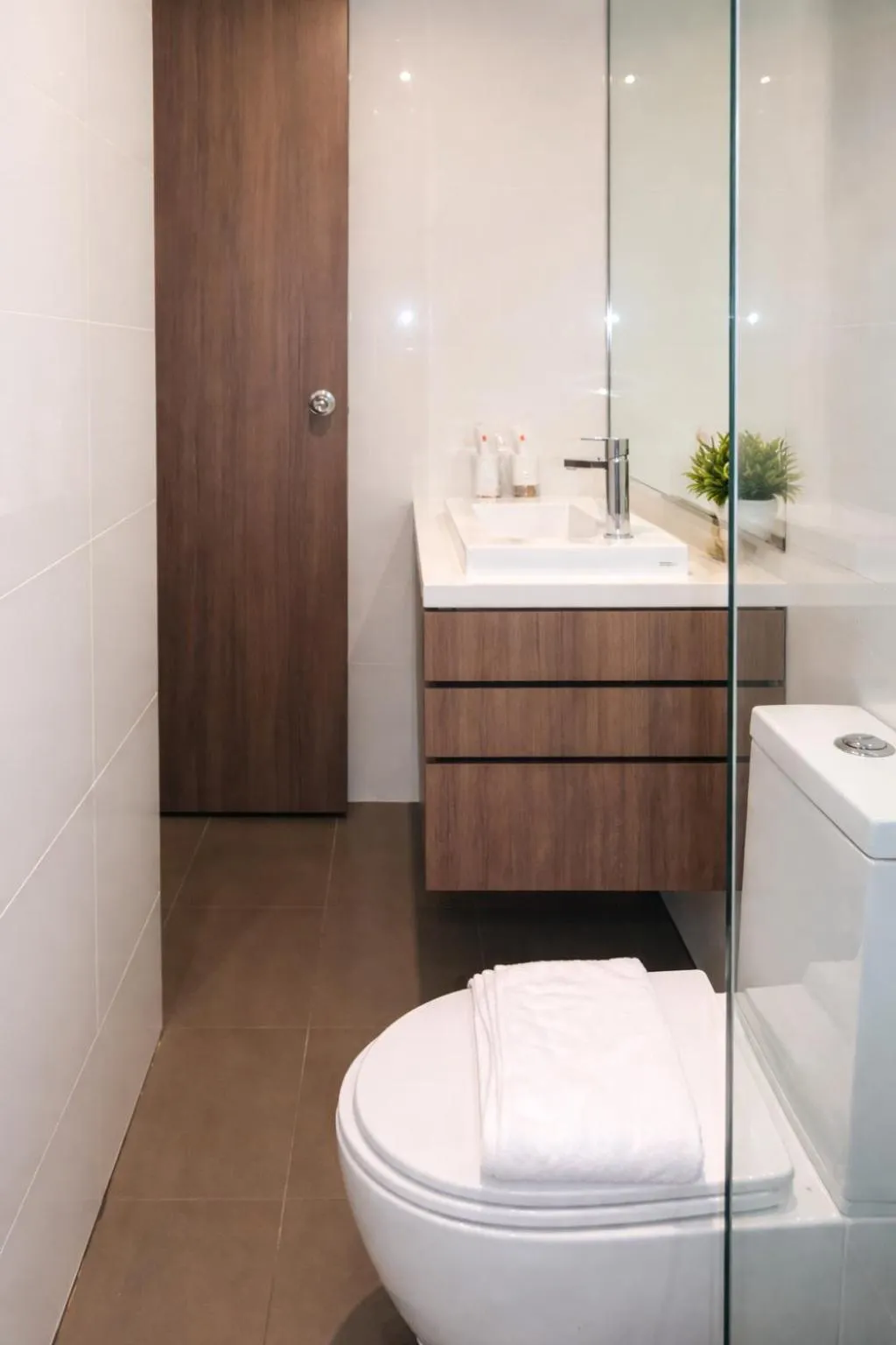 Bathroom in Amrise Hotel Kitchener