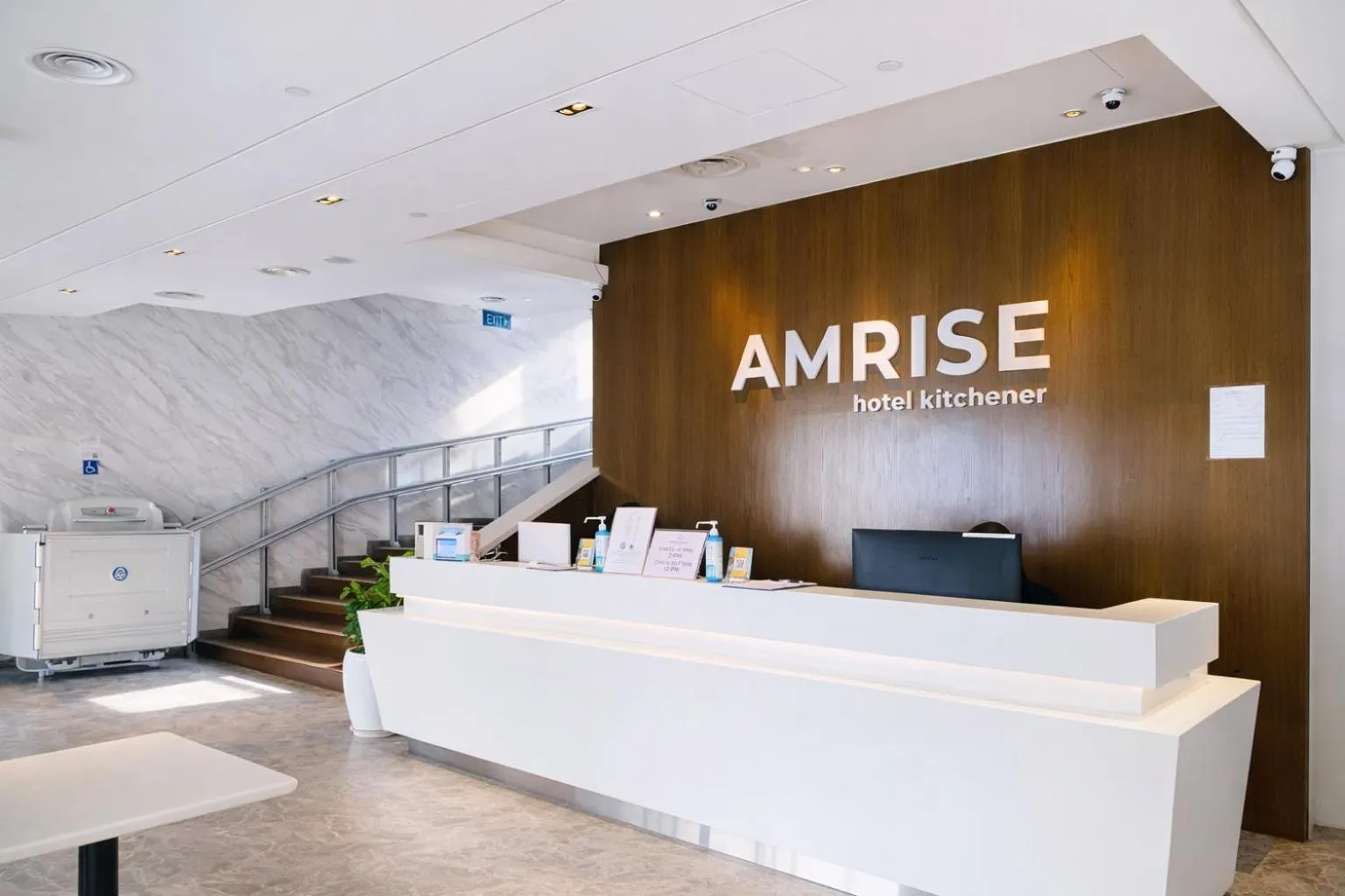 Lobby or reception in Amrise Hotel Kitchener