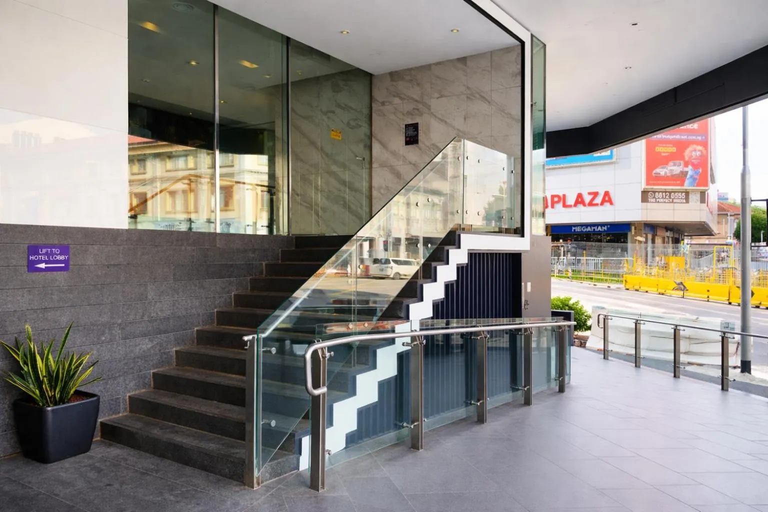 Facade/entrance in Amrise Hotel Kitchener