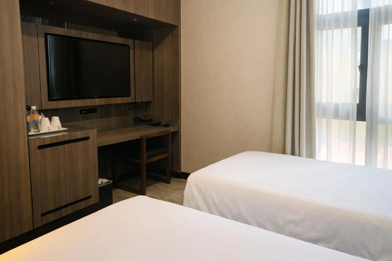 Bedroom, Bed in Amrise Hotel Kitchener