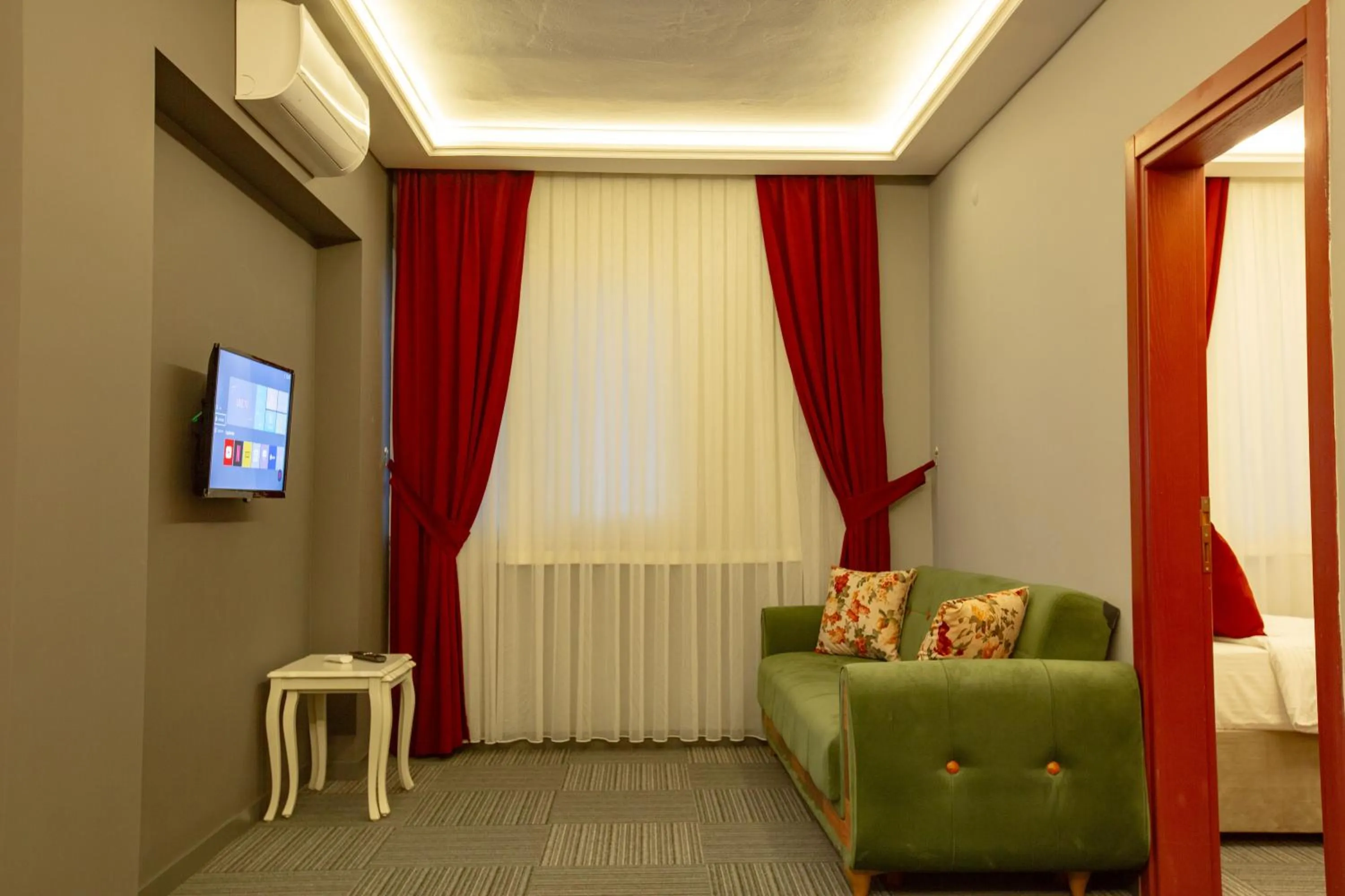 TV and multimedia in Vira Suite Hotel