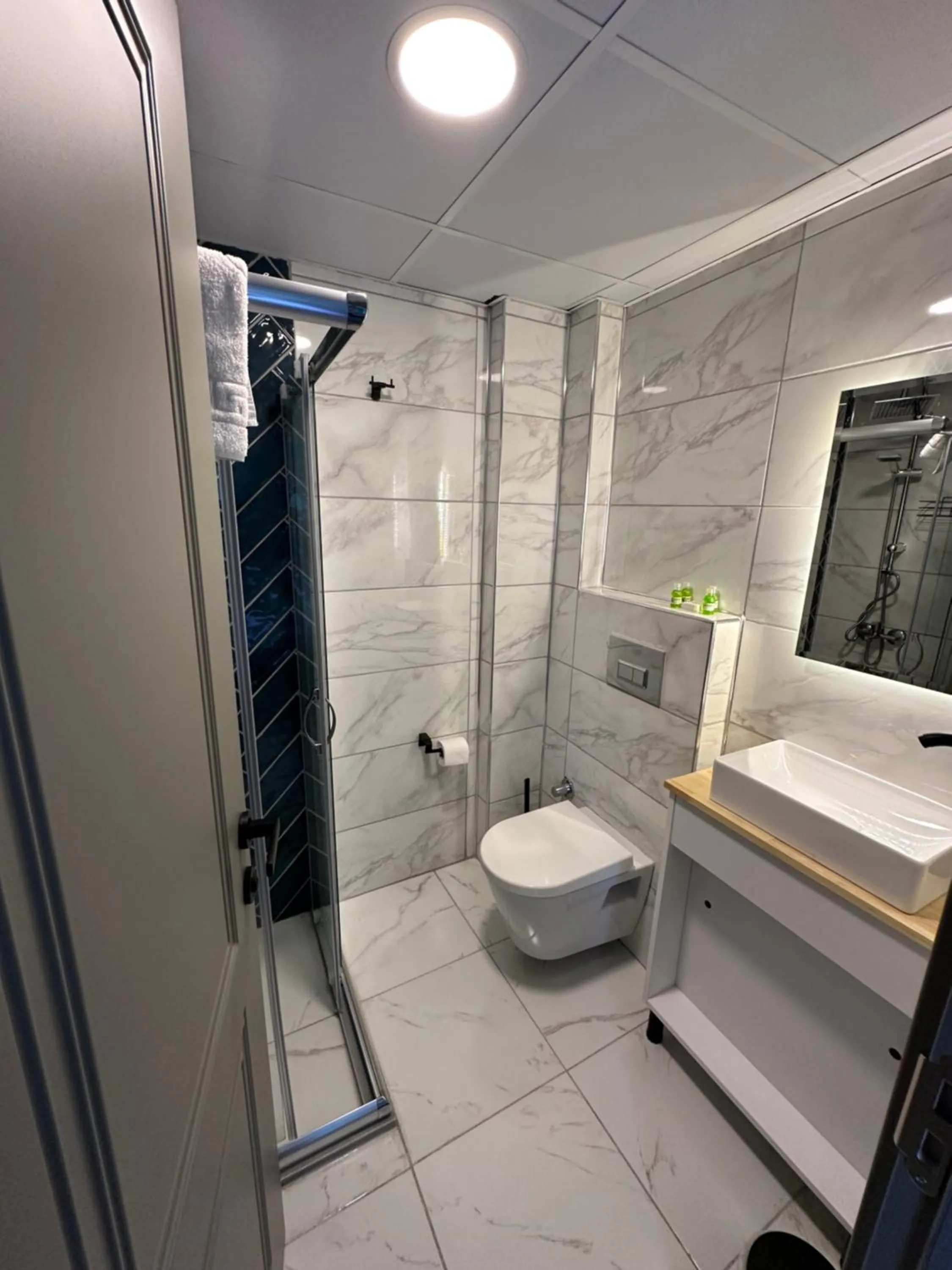 Shower in Vera Edirne