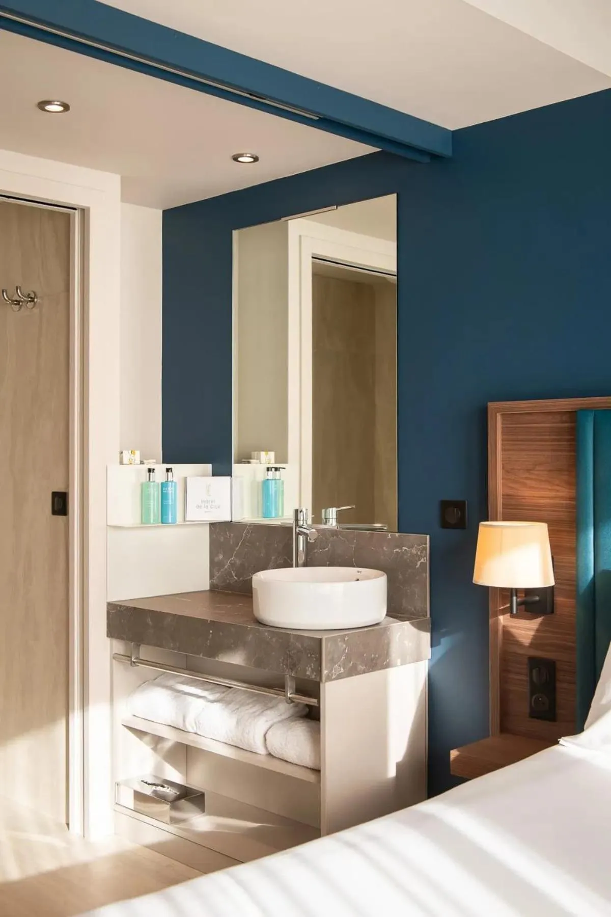 Bathroom in Hôtel de la Cité