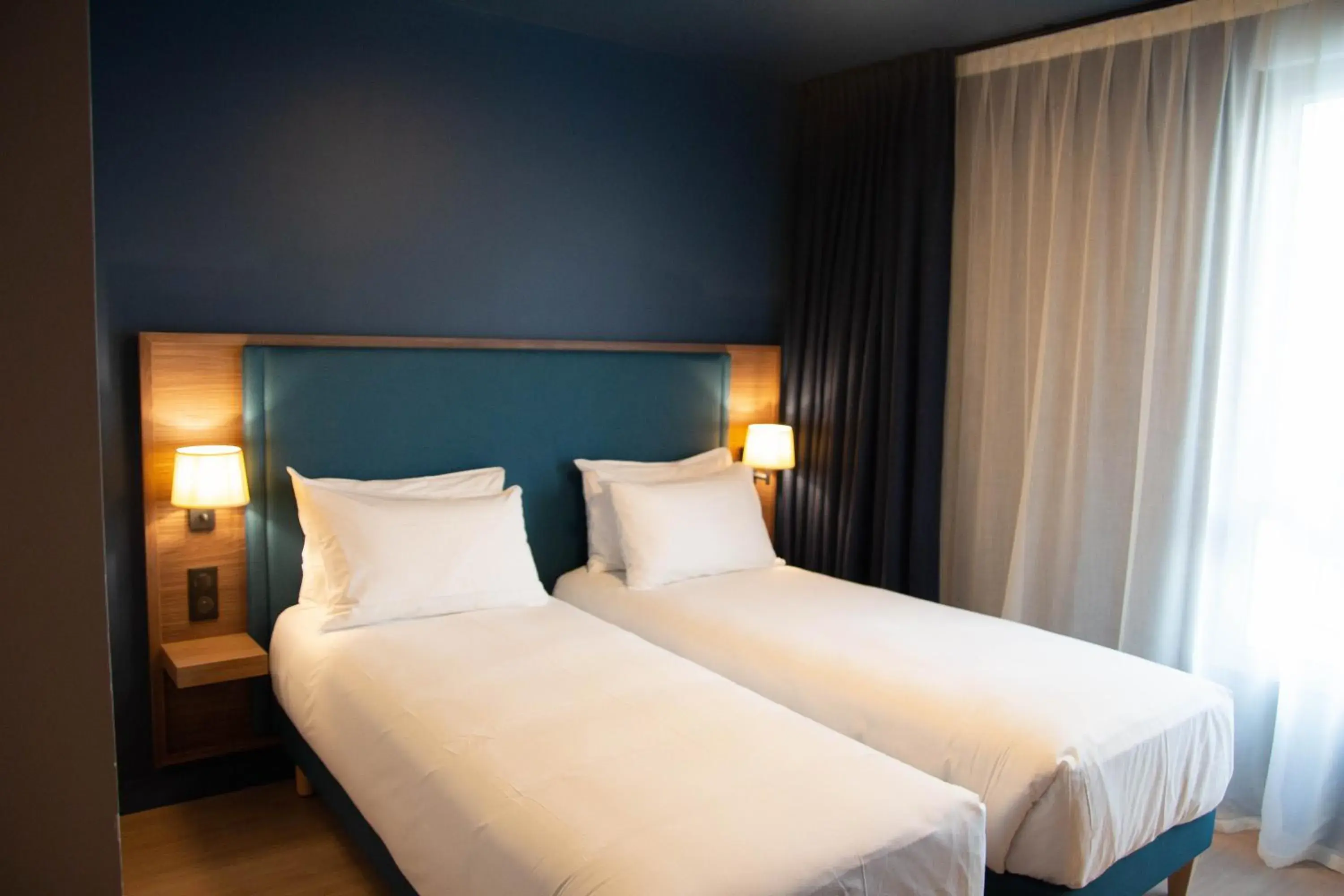 Twin Room in Hôtel de la Cité Twin Room in Hôtel de la Cité