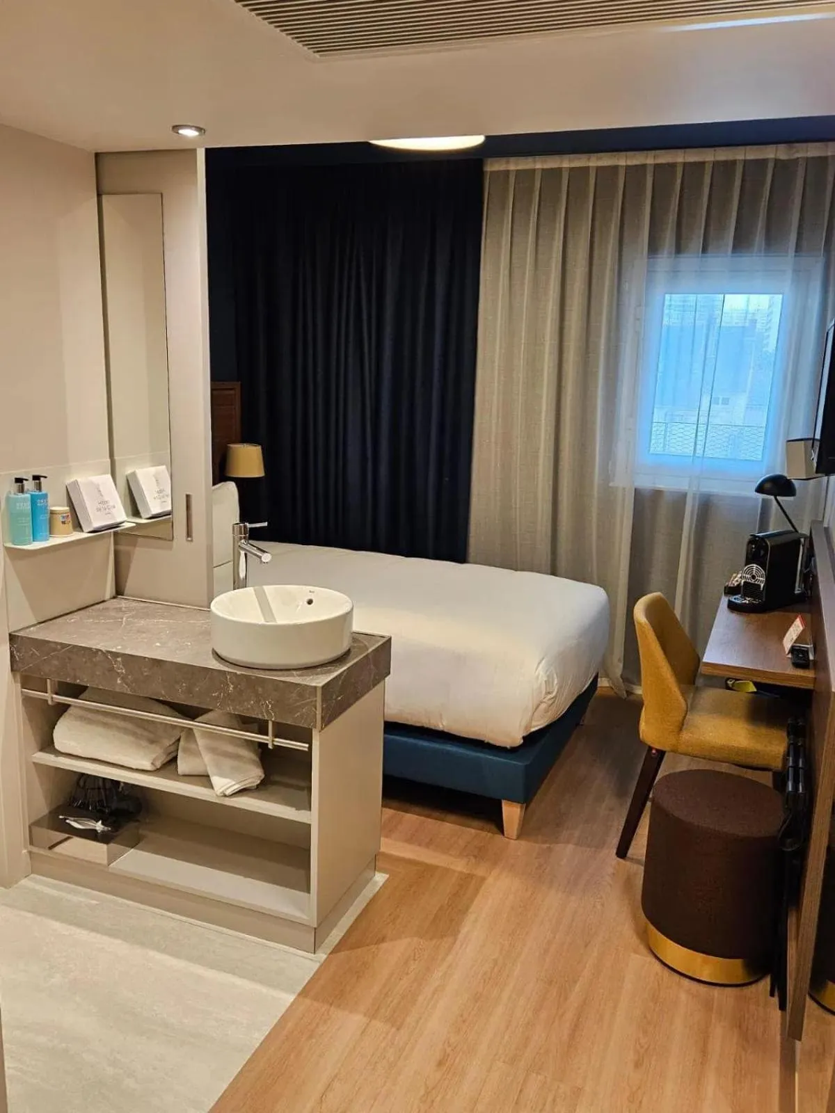 Bed in Hôtel de la Cité