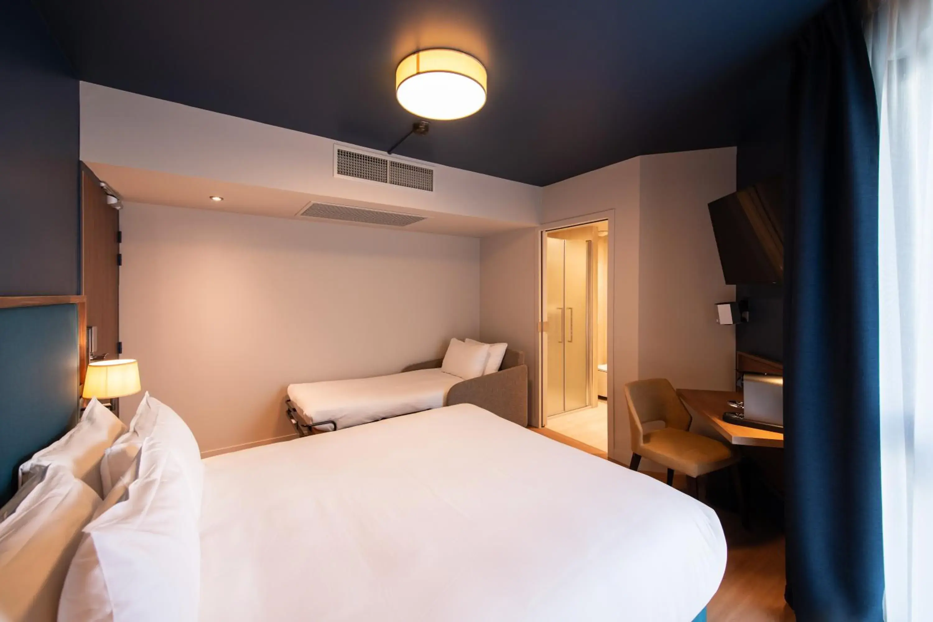 Triple Room in Hôtel de la Cité Triple Room in Hôtel de la Cité