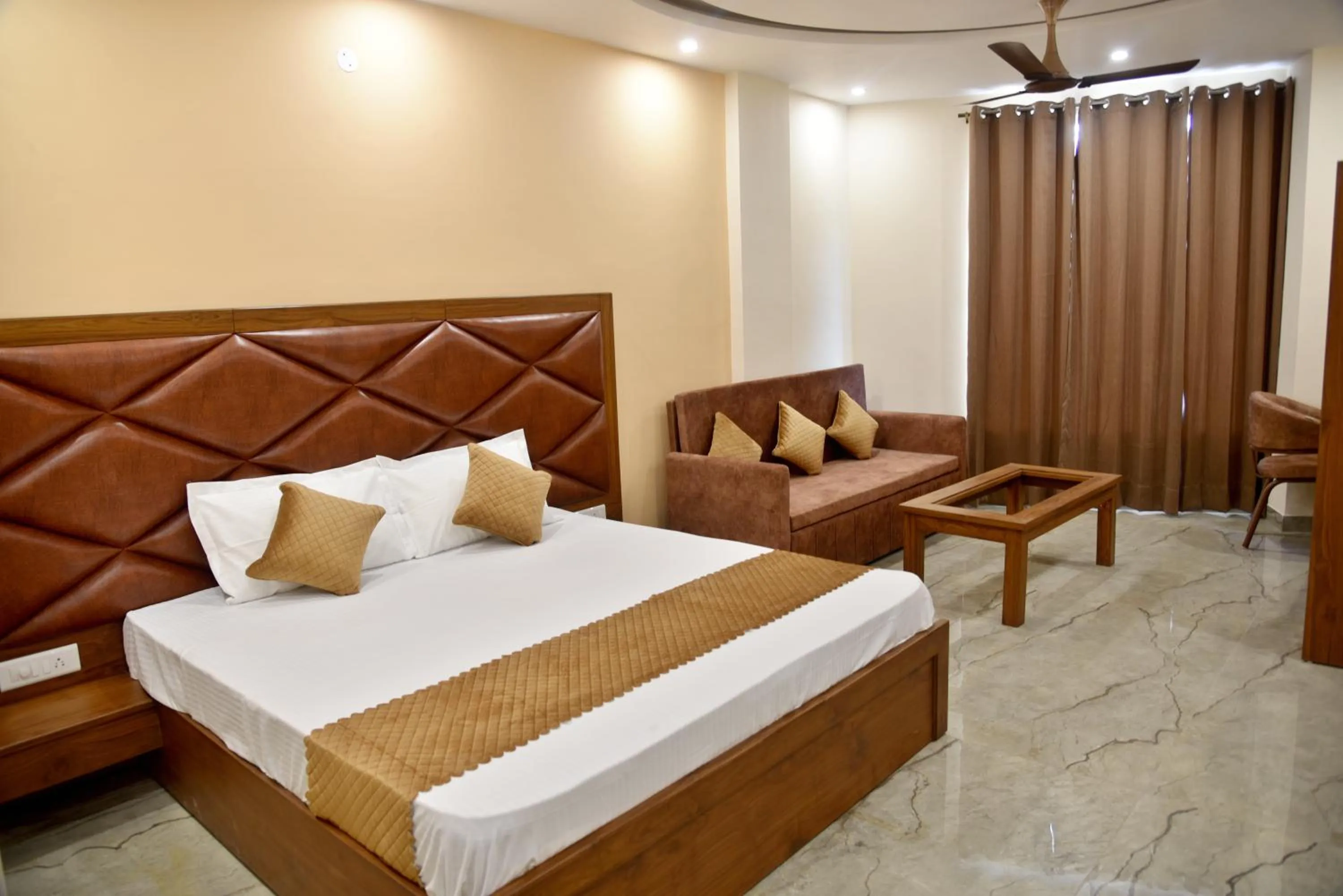 Photo of the whole room in HOTEL AROMA CROWN