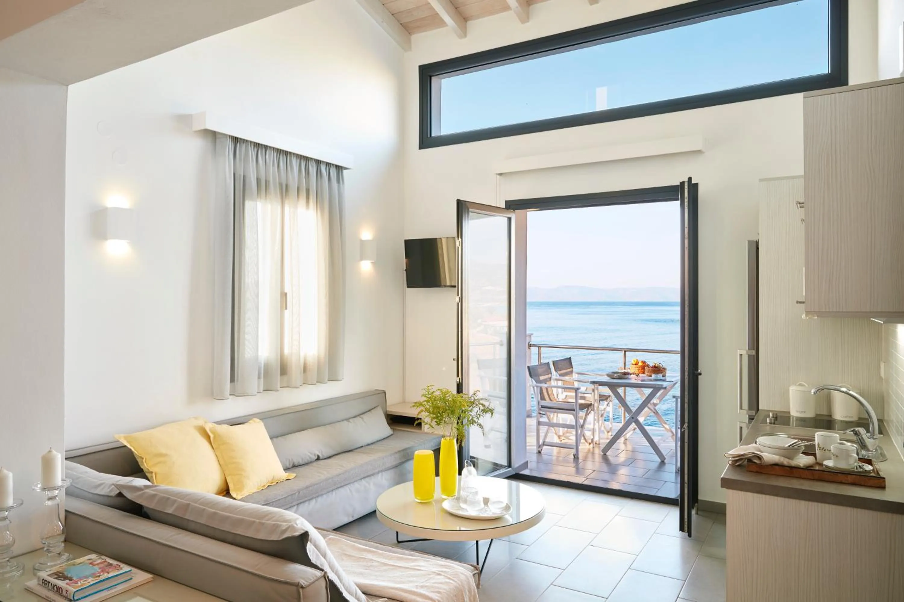 TV and multimedia in Eleia Seafront Rooms & Villas