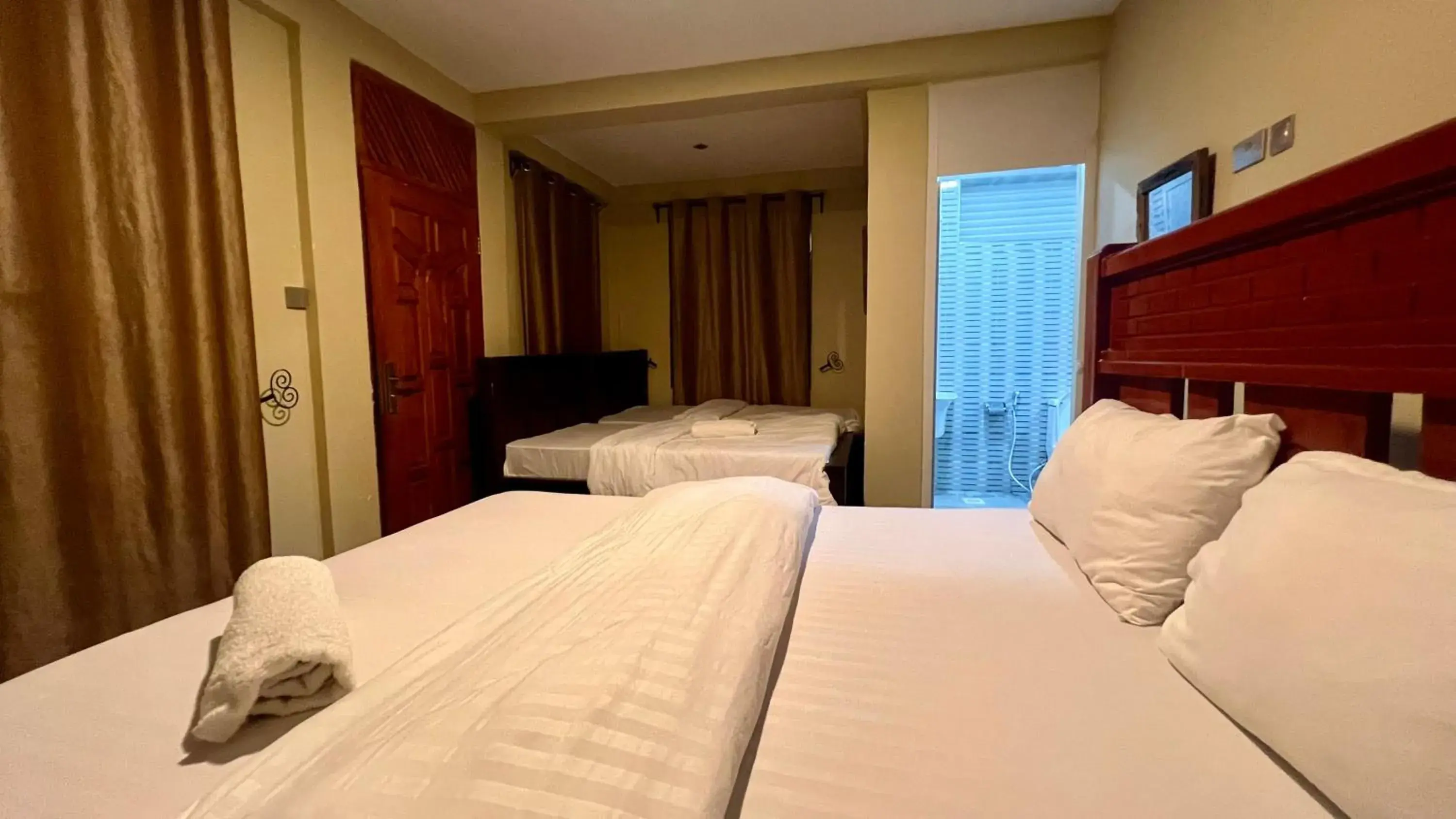 Classic Triple Room in Skill forest lodge Classic Triple Room in Skill forest lodge