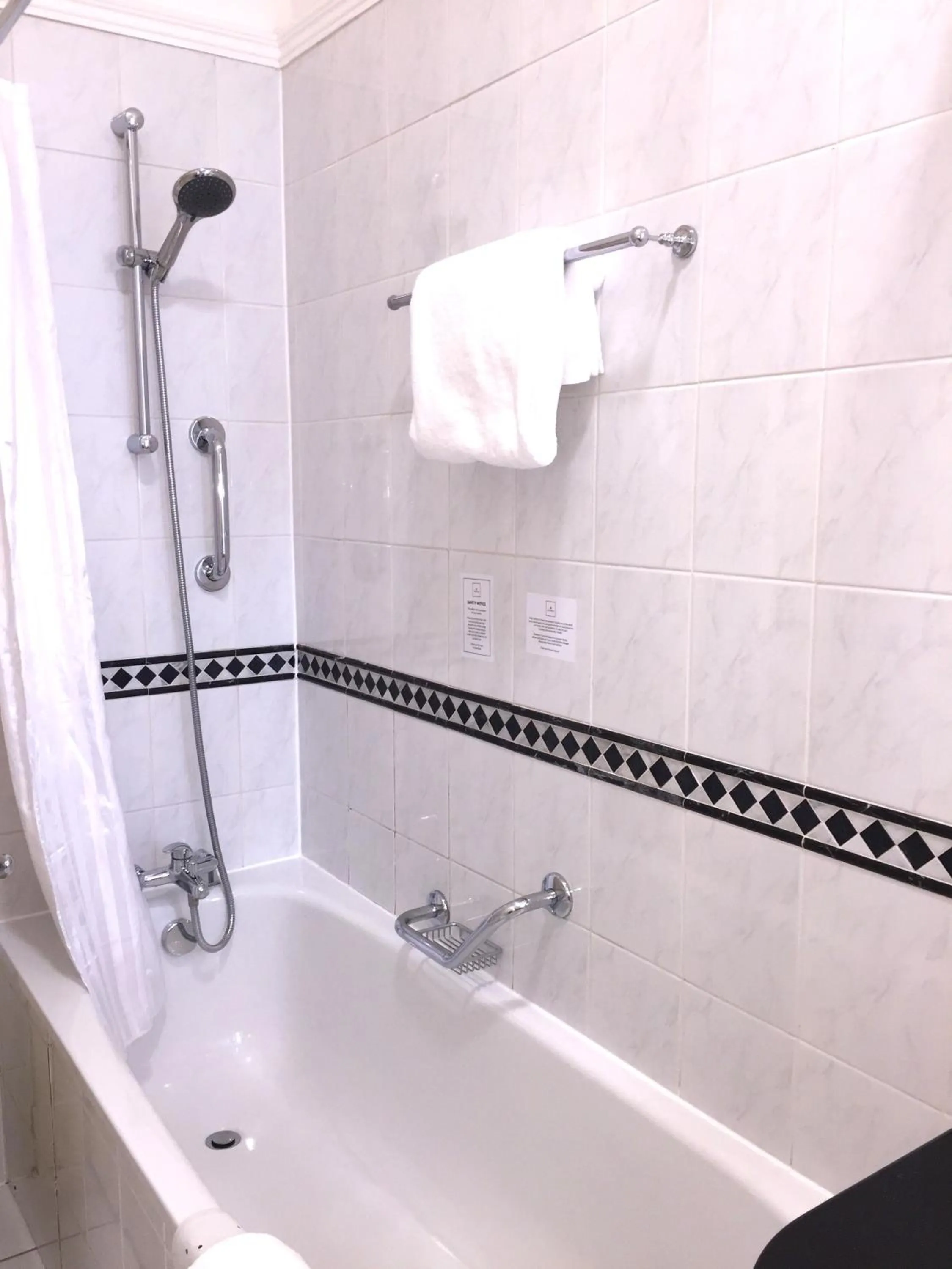 Shower in Millennium Hotel Glasgow