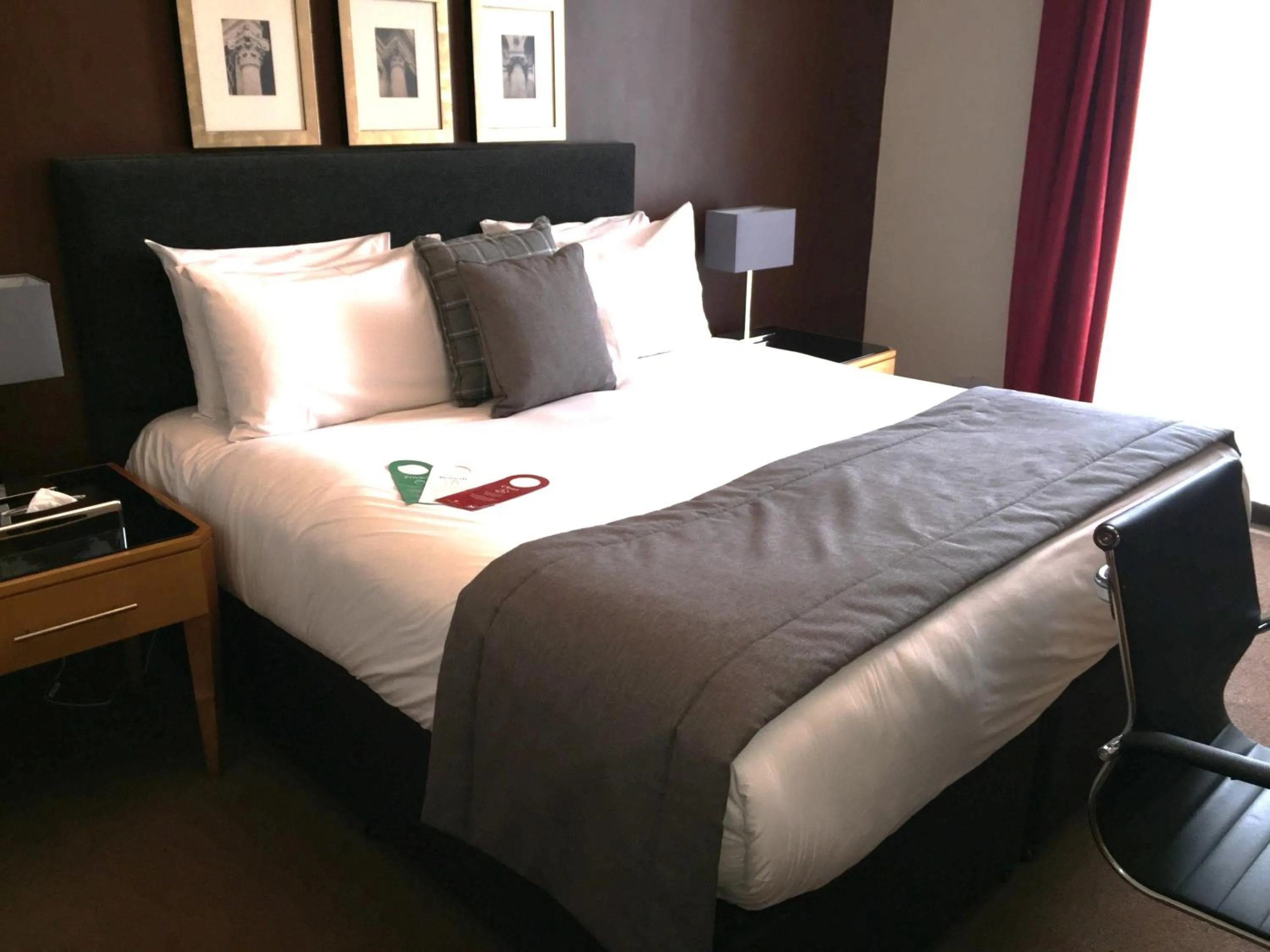 Bed in Millennium Hotel Glasgow