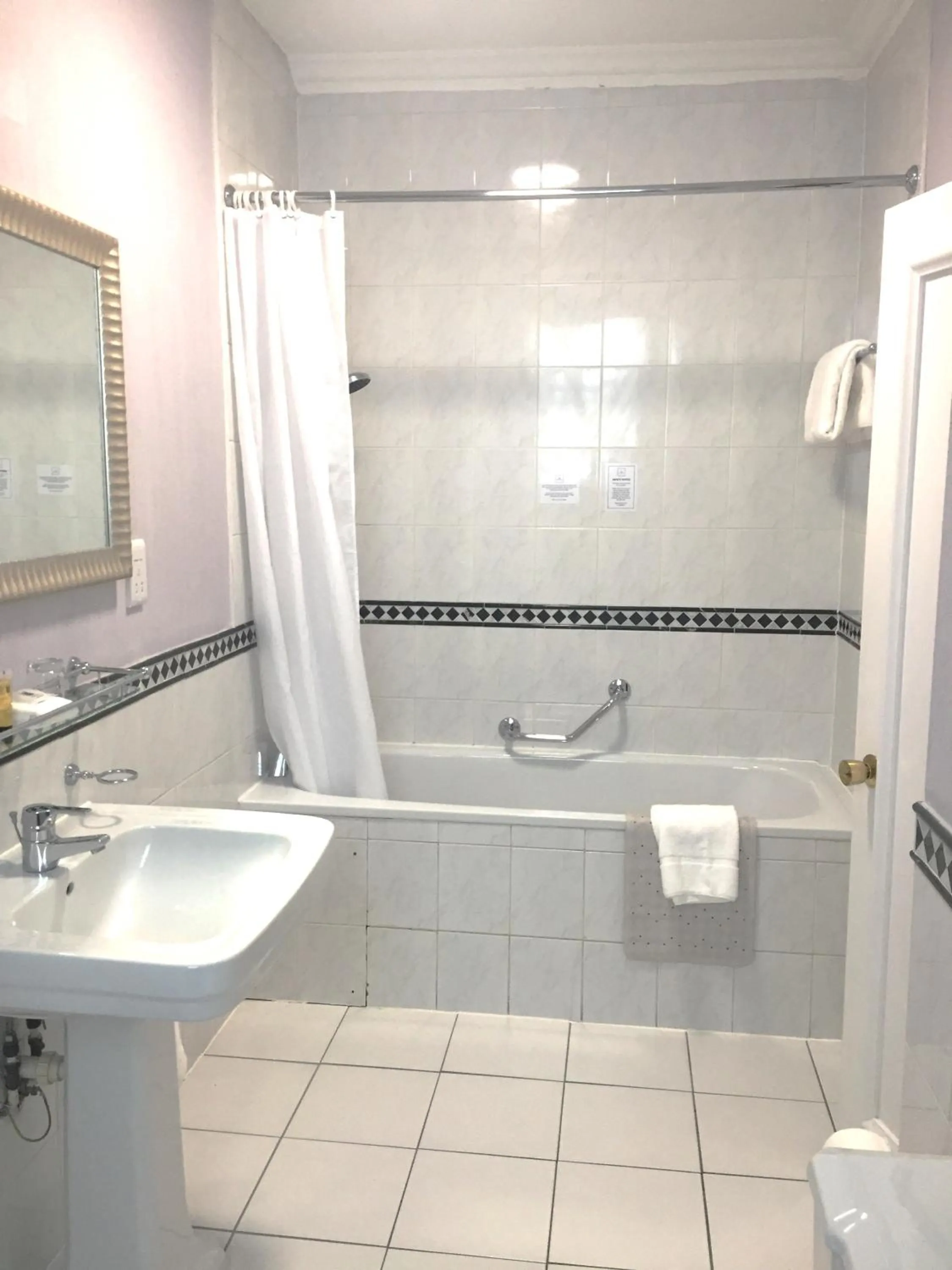 Shower in Millennium Hotel Glasgow