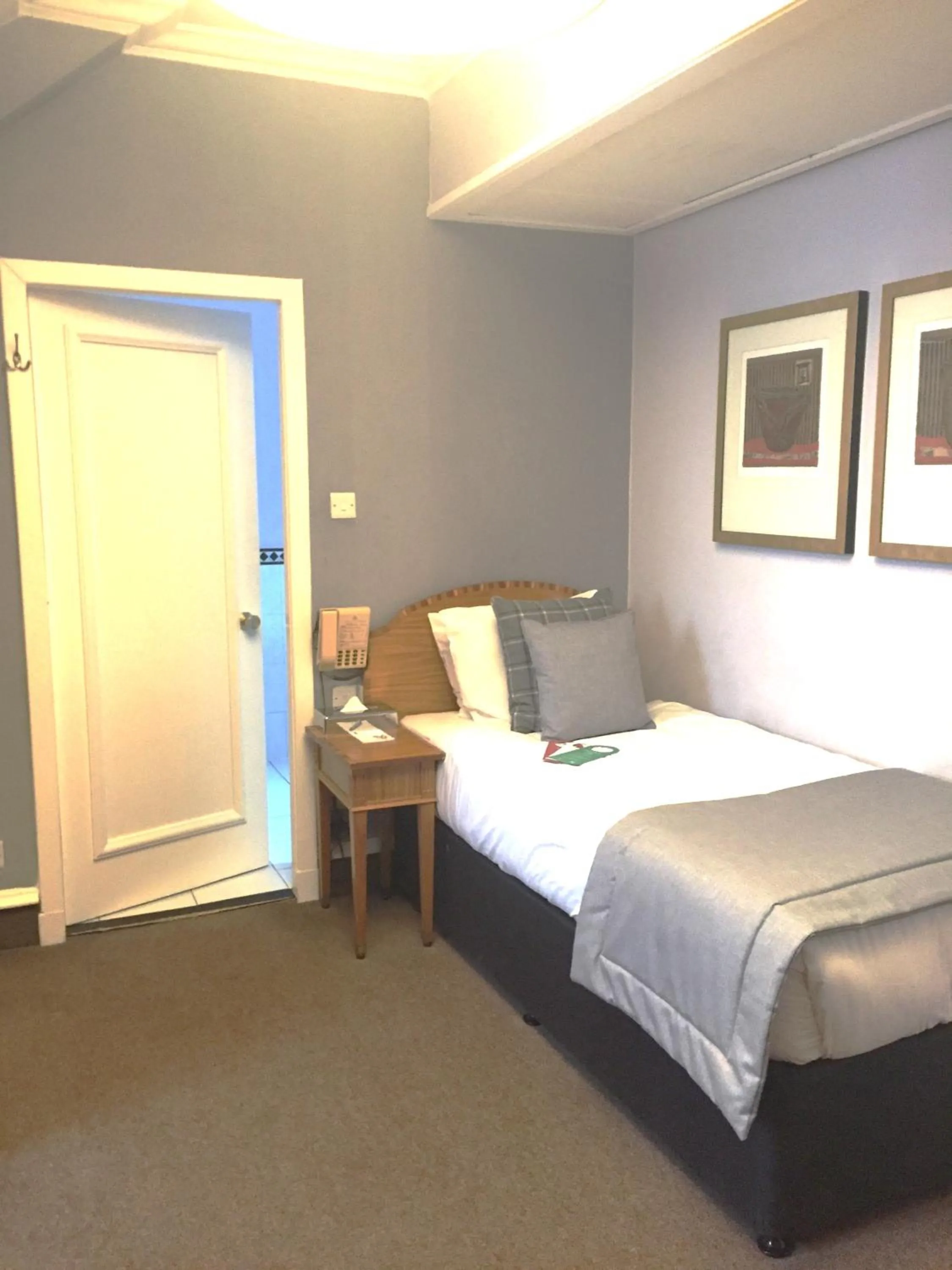 Bed in Millennium Hotel Glasgow