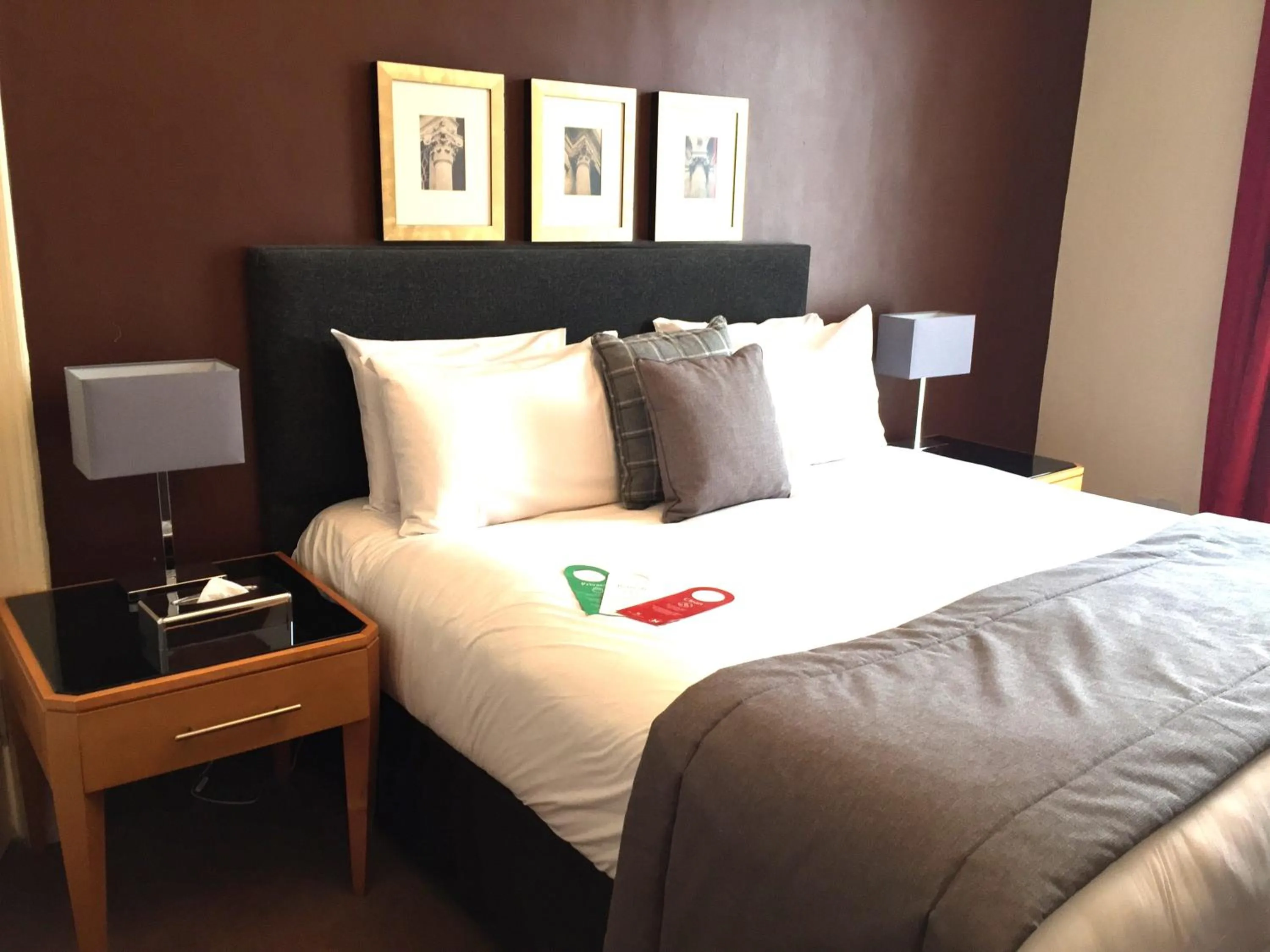 Bed in Millennium Hotel Glasgow