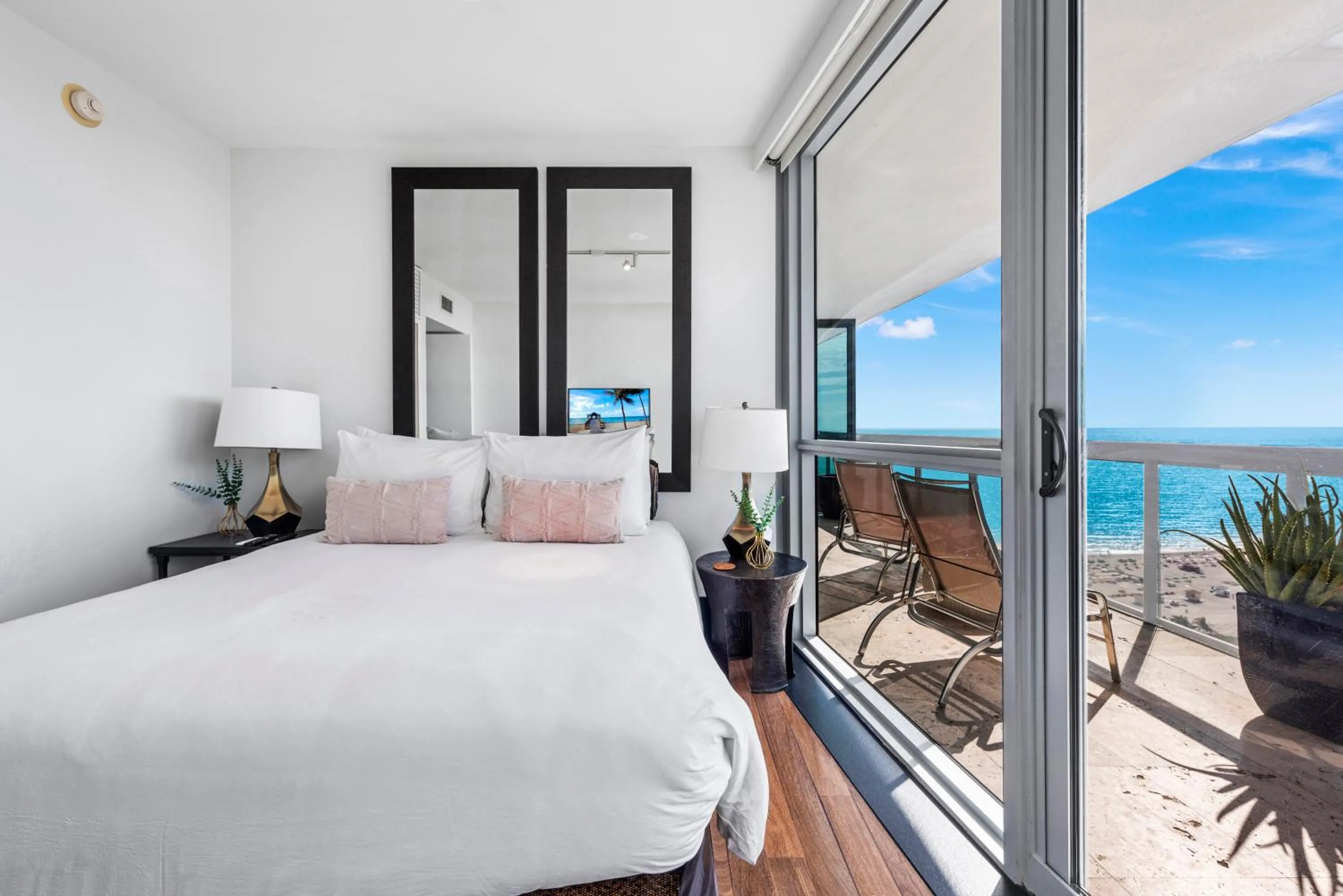 Bed in THE SETAI 5 STARS HOTEL-RESIDENCE MIAMI BEACH OCEANVIEW 2 Bedroom UNIQUE