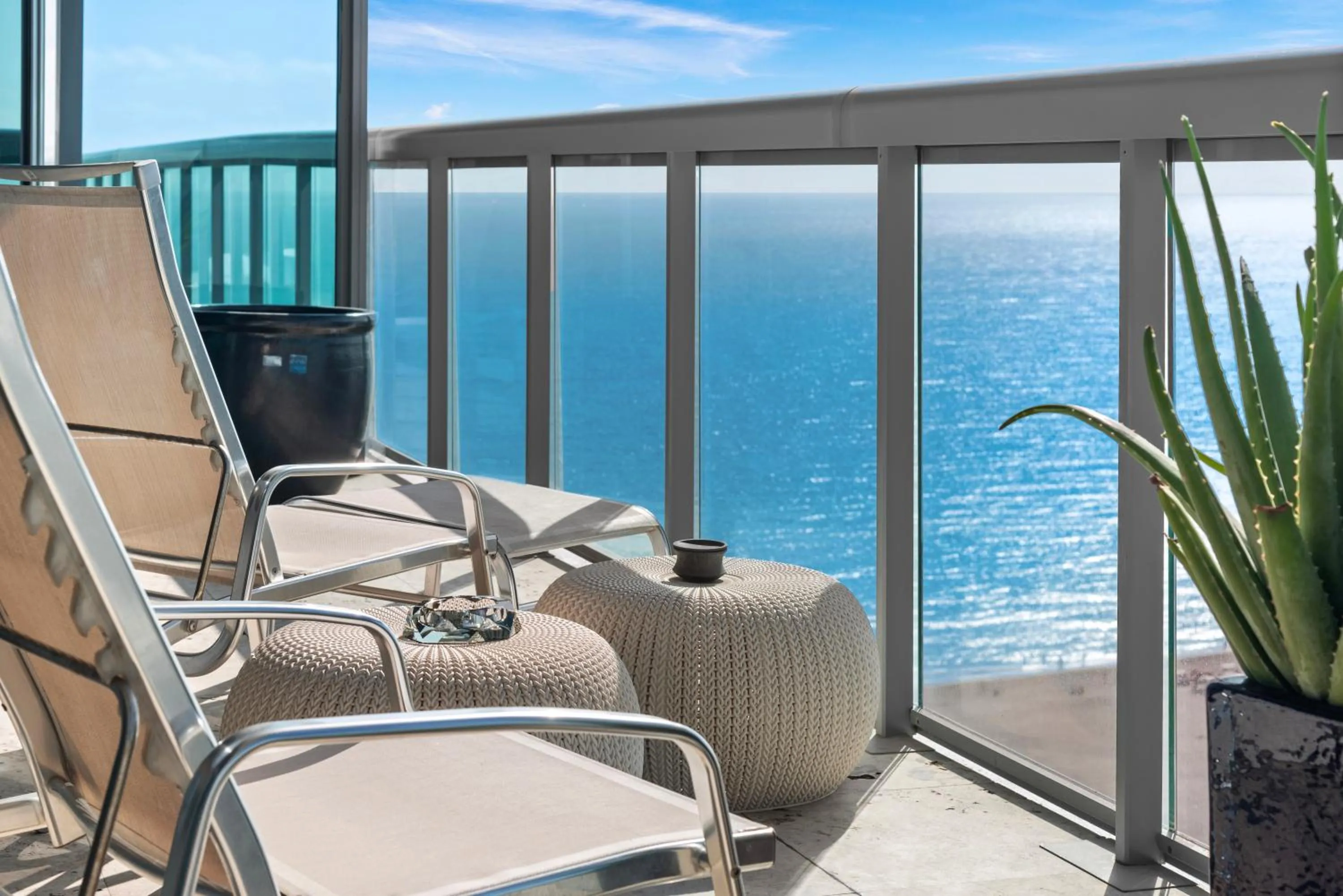 Day in THE SETAI 5 STARS HOTEL-RESIDENCE MIAMI BEACH OCEANVIEW 2 Bedroom UNIQUE