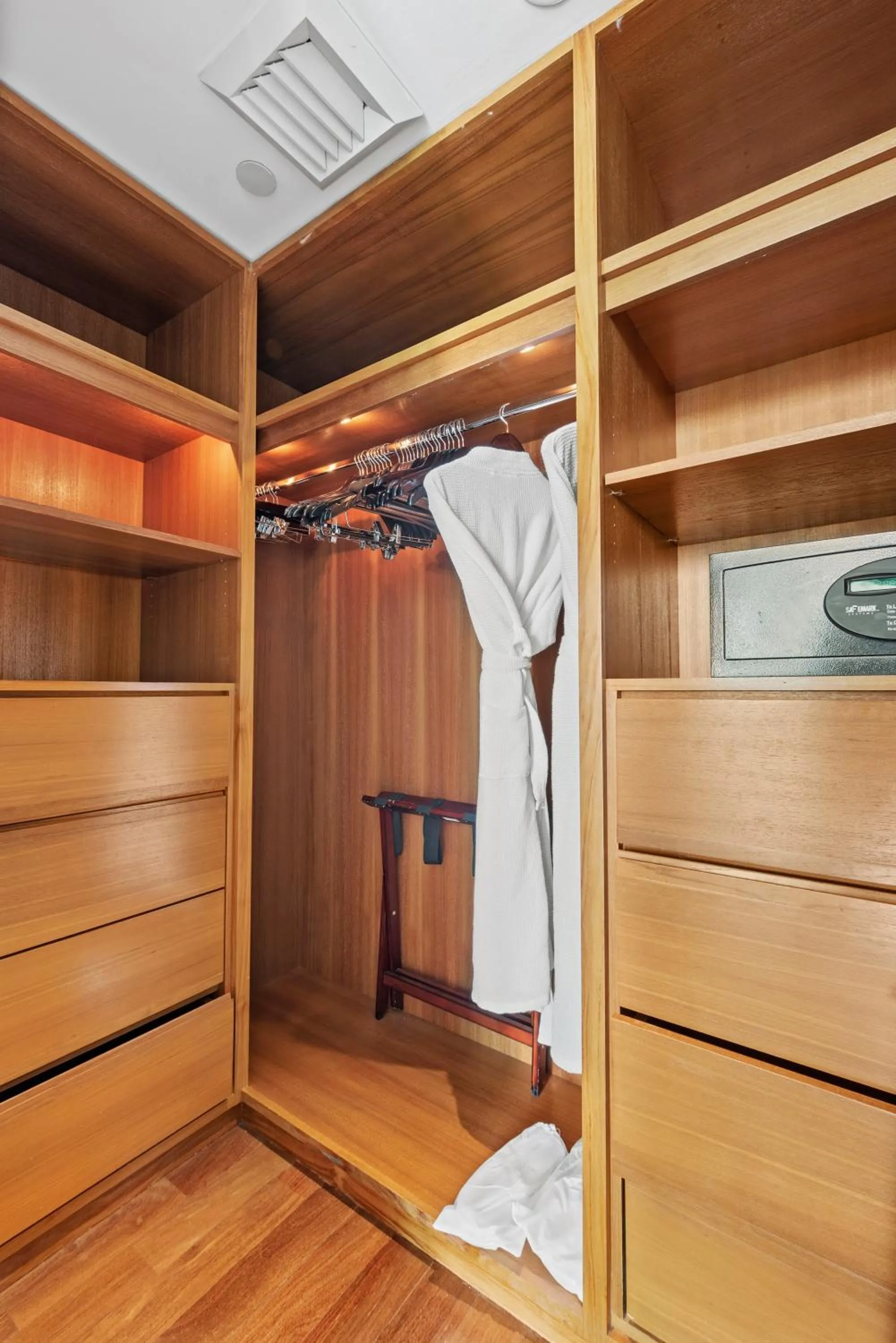 furniture, Bed in THE SETAI 5 STARS HOTEL-RESIDENCE MIAMI BEACH OCEANVIEW 2 Bedroom UNIQUE