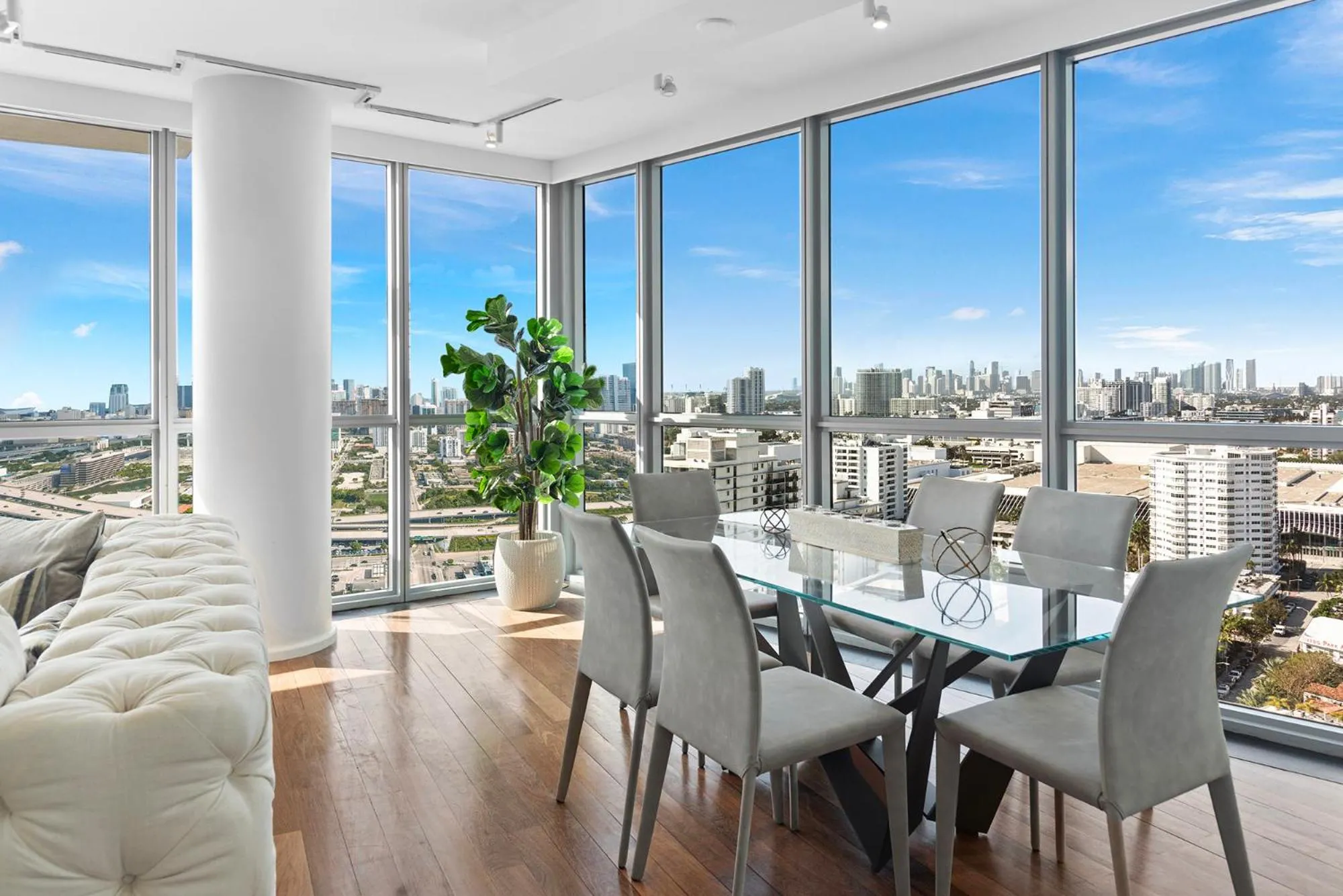 Day in THE SETAI 5 STARS HOTEL-RESIDENCE MIAMI BEACH OCEANVIEW 2 Bedroom UNIQUE