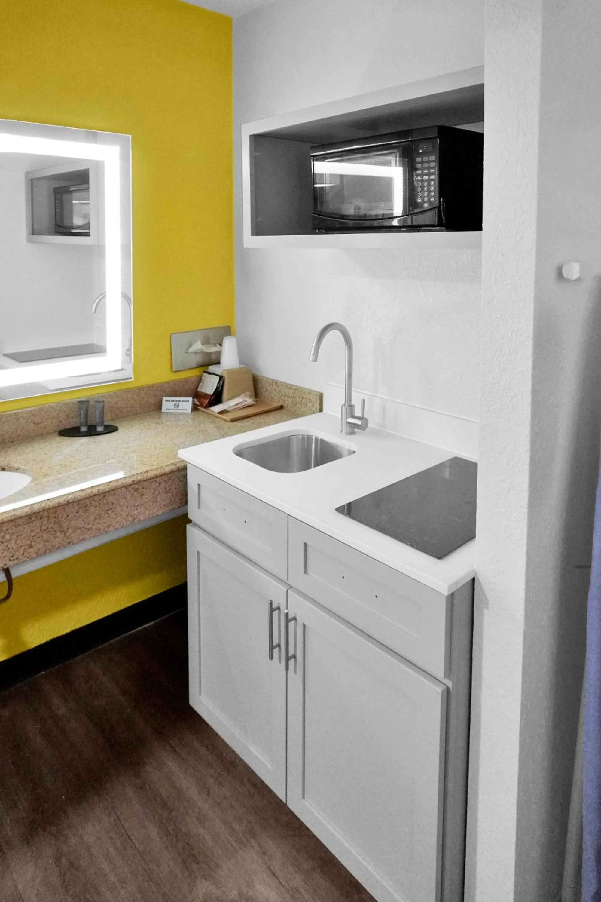 Kitchen/Kitchenette in Hometown Inn + Kitchen