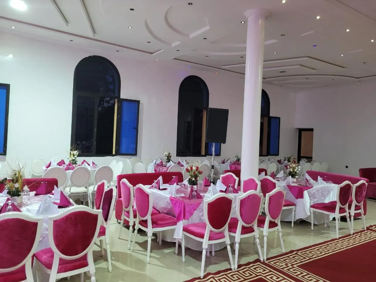 Restaurant/places to eat in Tahla Garden