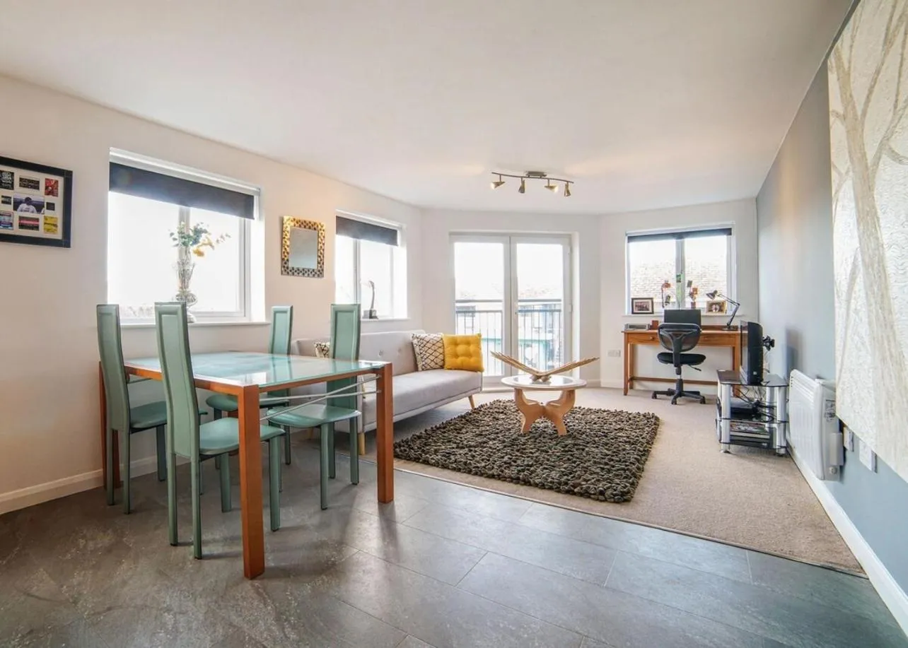 Stylish Design 2BR-7min Oxford P&R 14min Blenheim