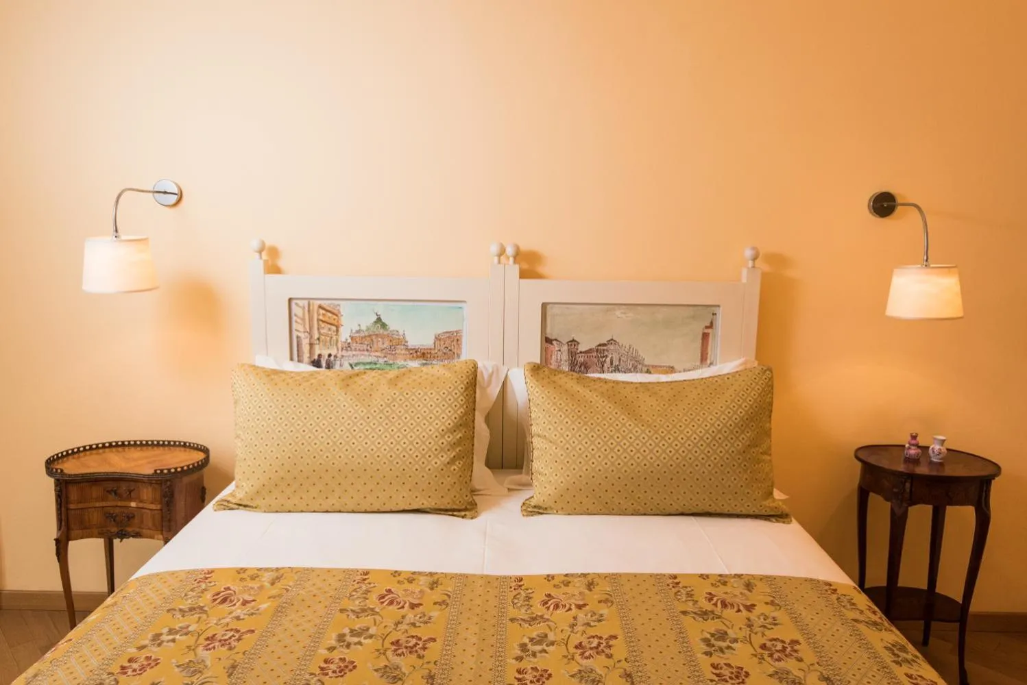 Decorative detail, Bed in Il Gioiellino