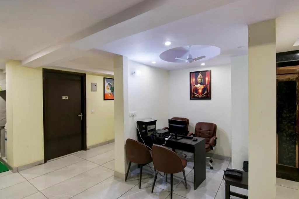 Living room in Hotel De Hocks Deluxe - New Delhi Railway Station