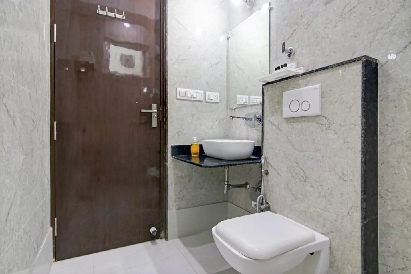 Hotel De Hocks Deluxe - New Delhi Railway Station