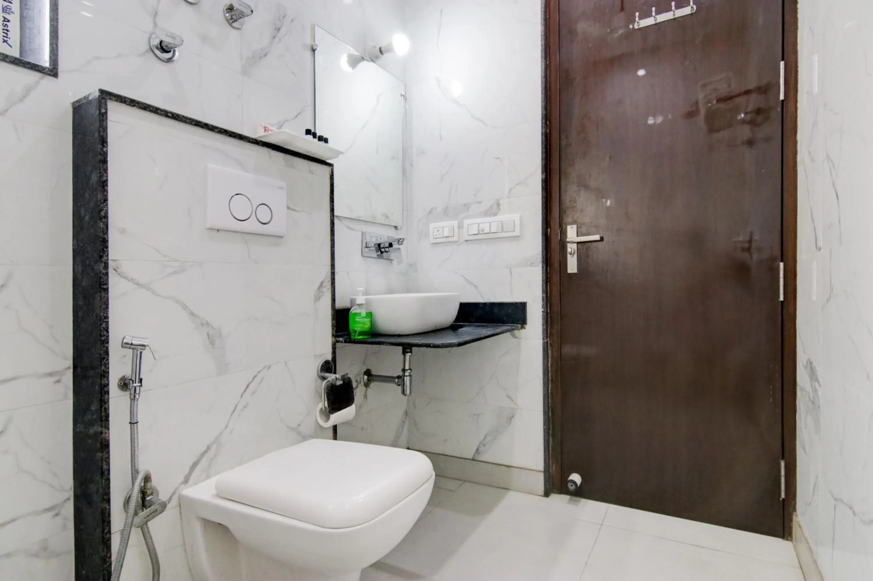 Hotel De Hocks Deluxe - New Delhi Railway Station