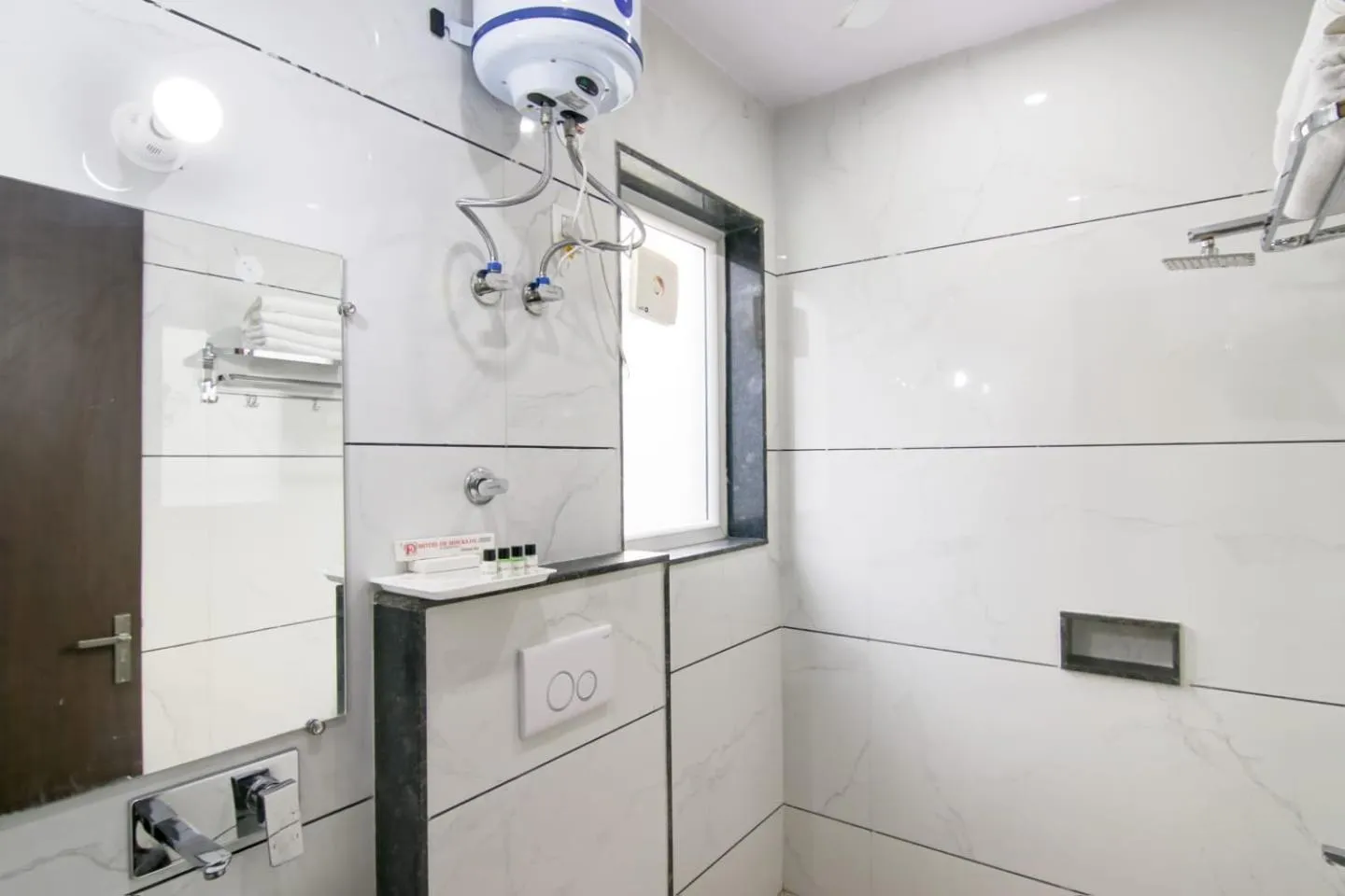 Hotel De Hocks Deluxe - New Delhi Railway Station