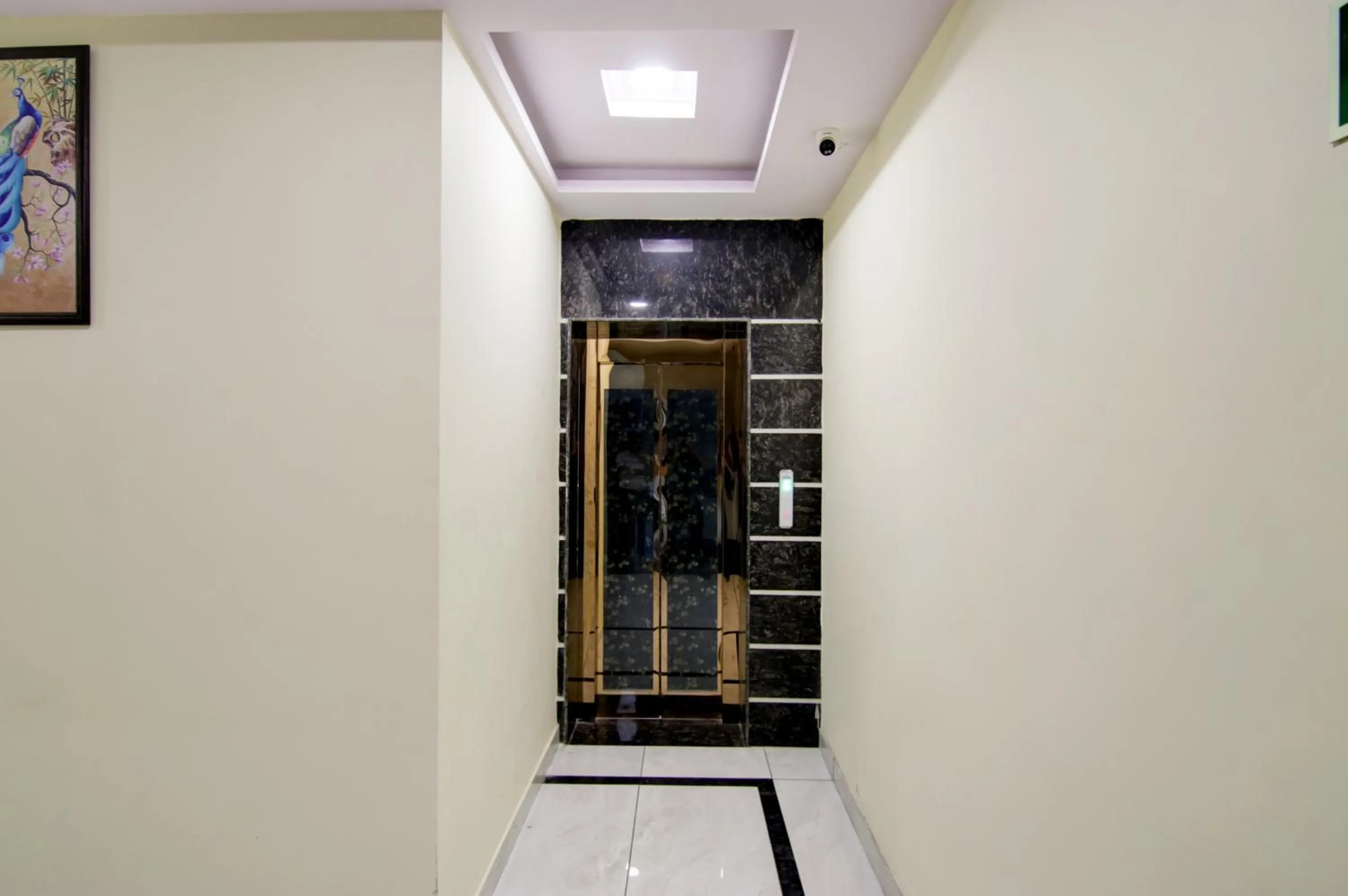 Hotel De Hocks Deluxe - New Delhi Railway Station