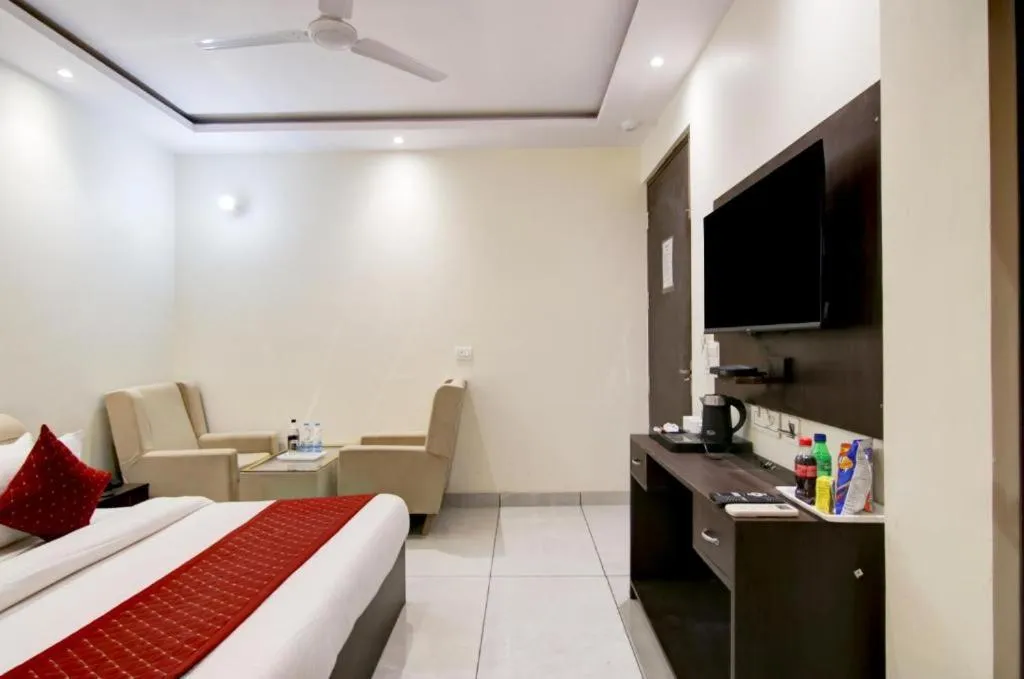 Bed in Hotel De Hocks Deluxe - New Delhi Railway Station