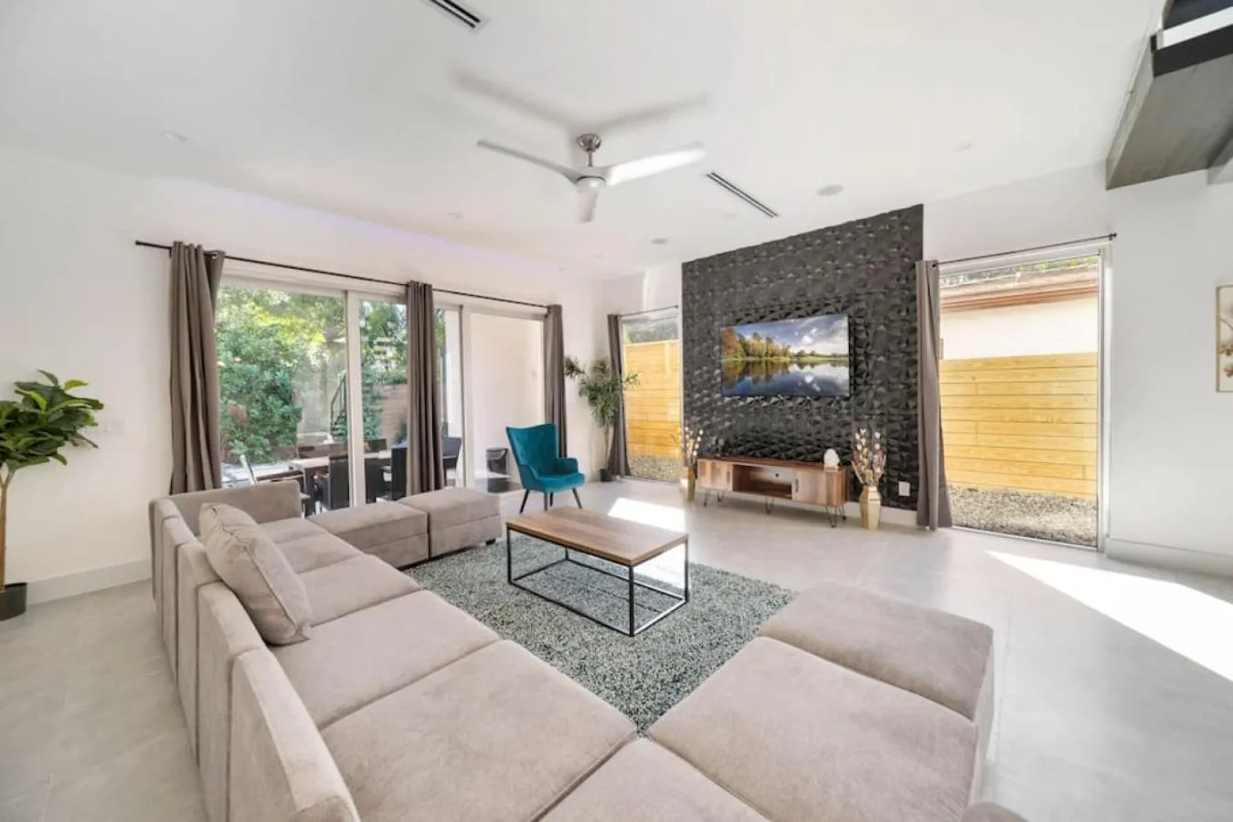 Las Olas Zen Home with Pool and Hot Tub Near Beach