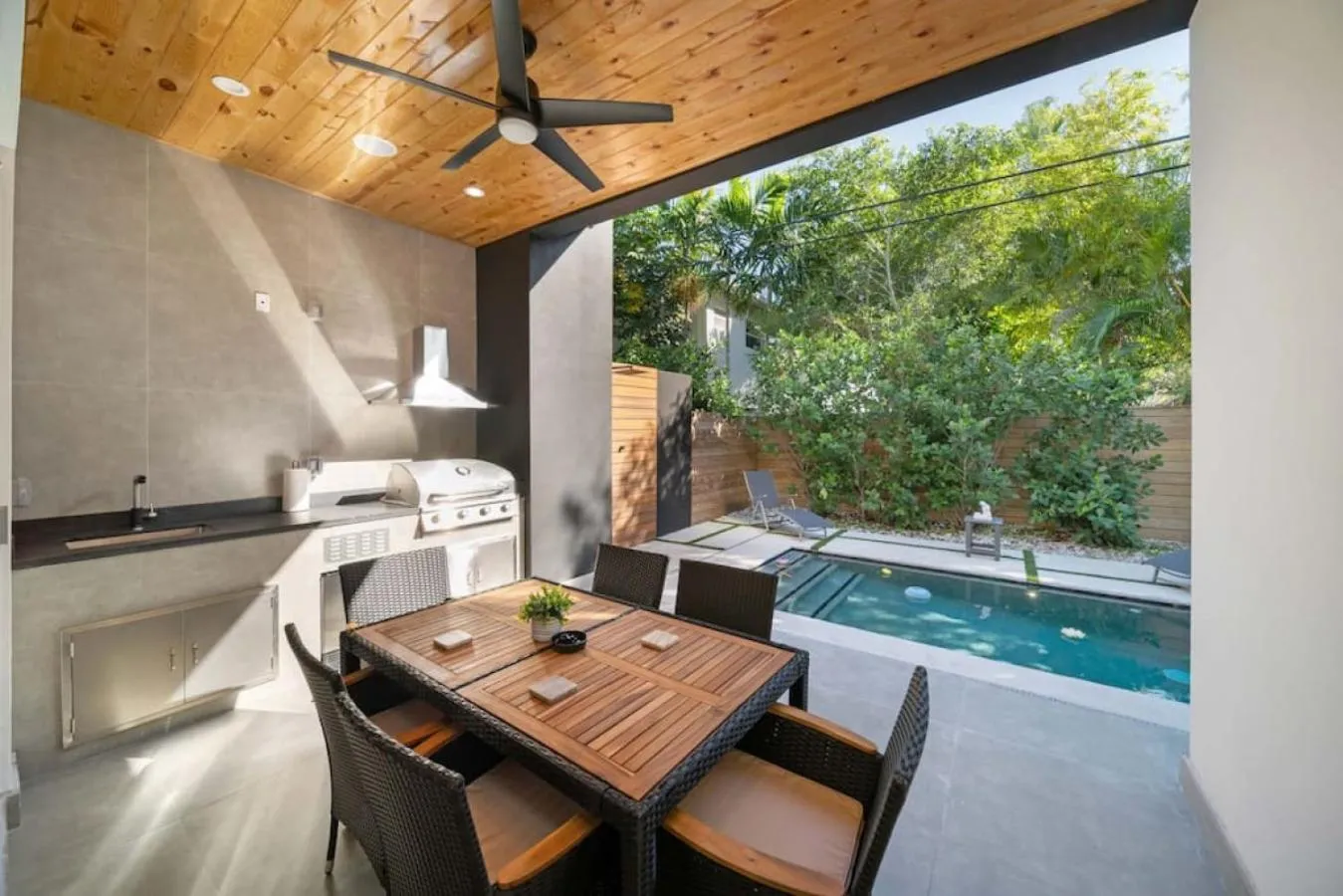 Vacation Home in Las Olas Zen Home with Pool and Hot Tub Near Beach