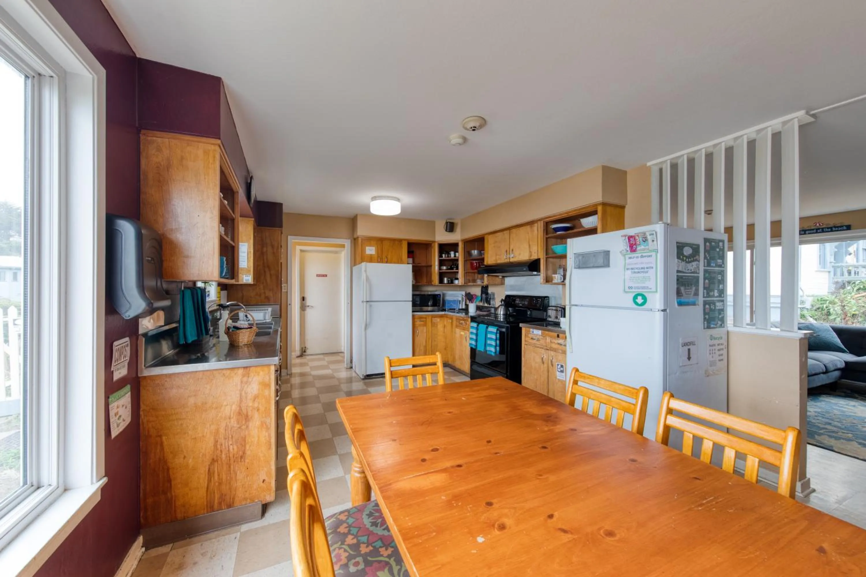 Communal kitchen in HI Point Montara Lighthouse