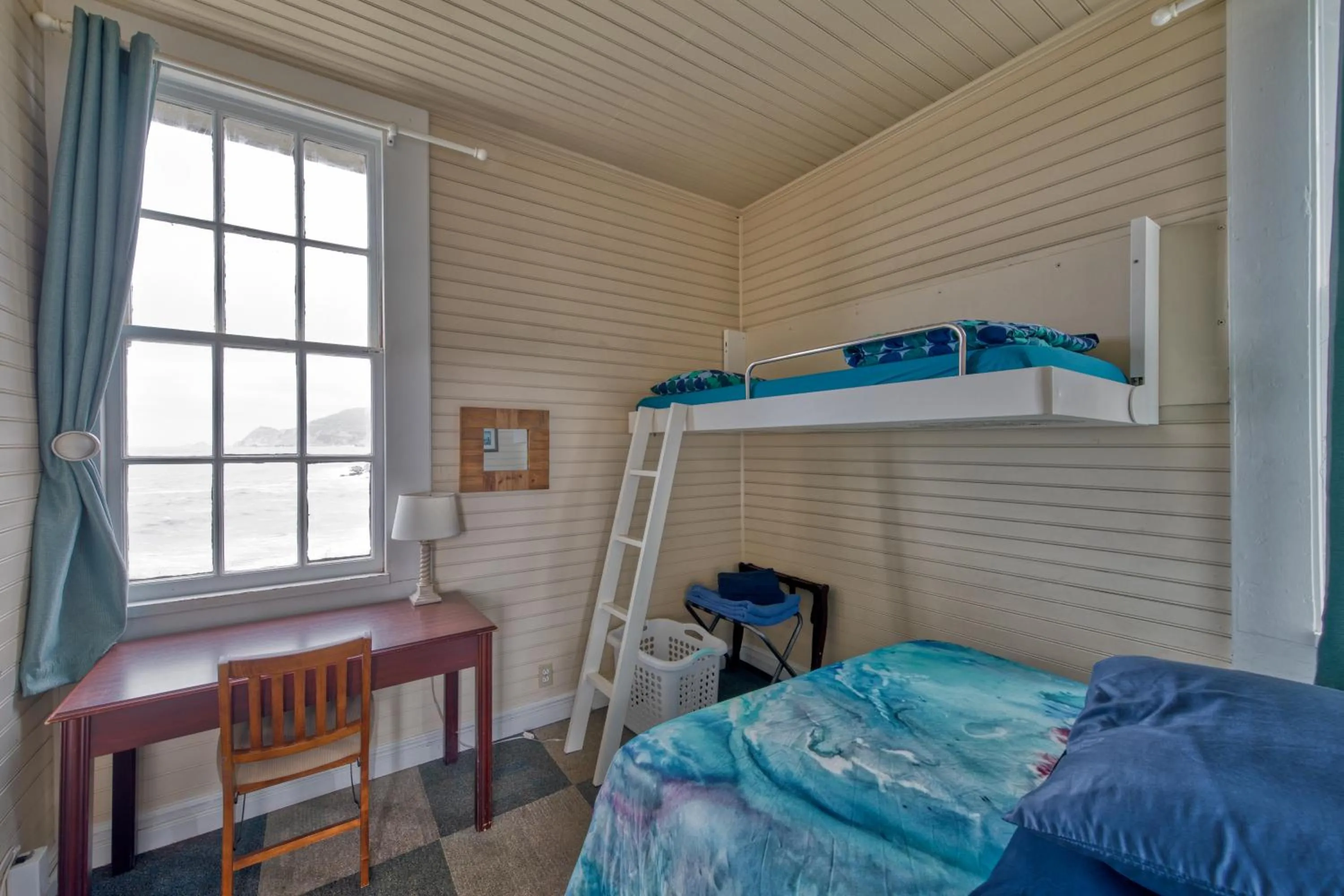 Bed in HI Point Montara Lighthouse