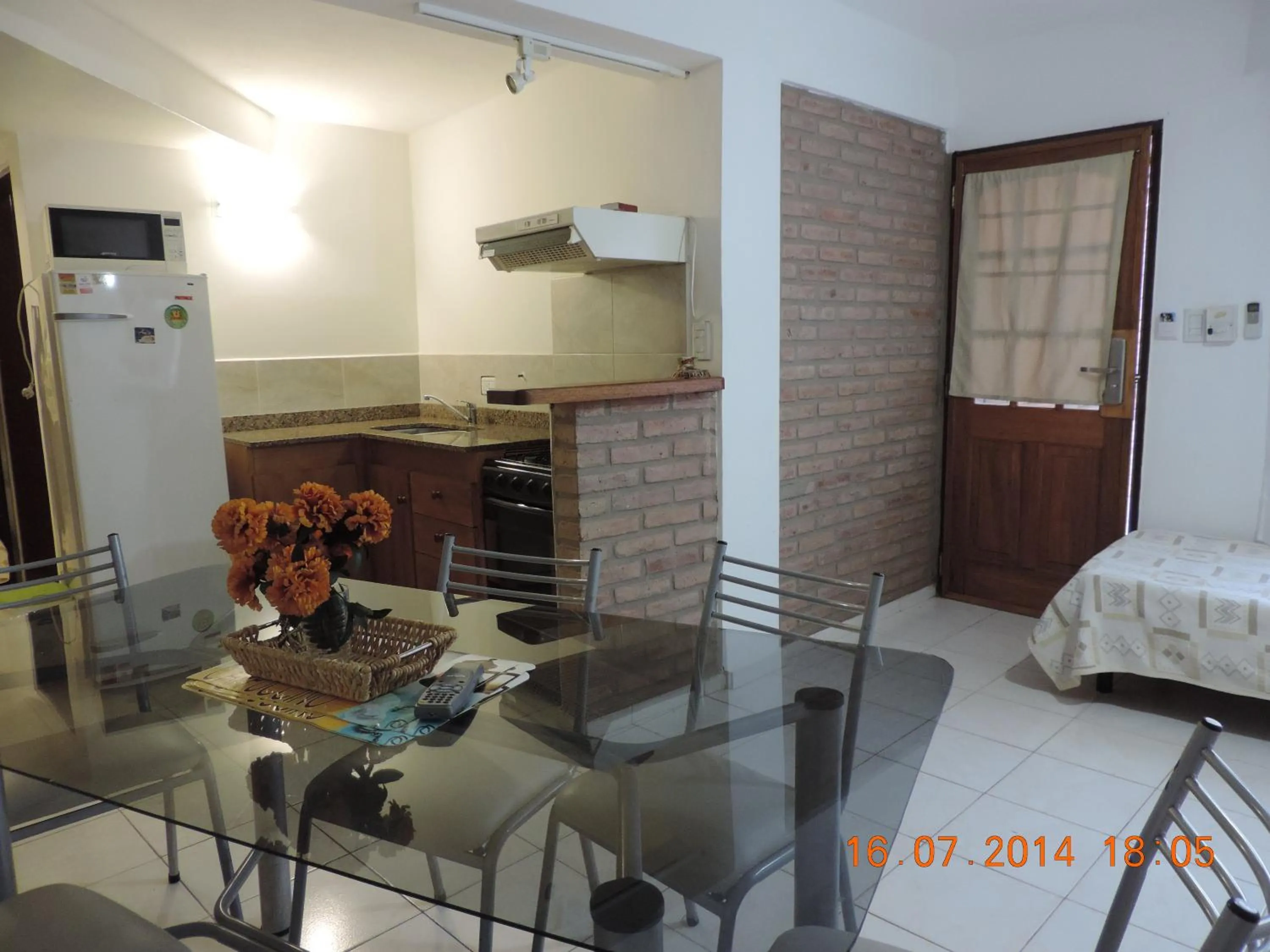 Kitchen or kitchenette in Apart-Hotel Gibert's House