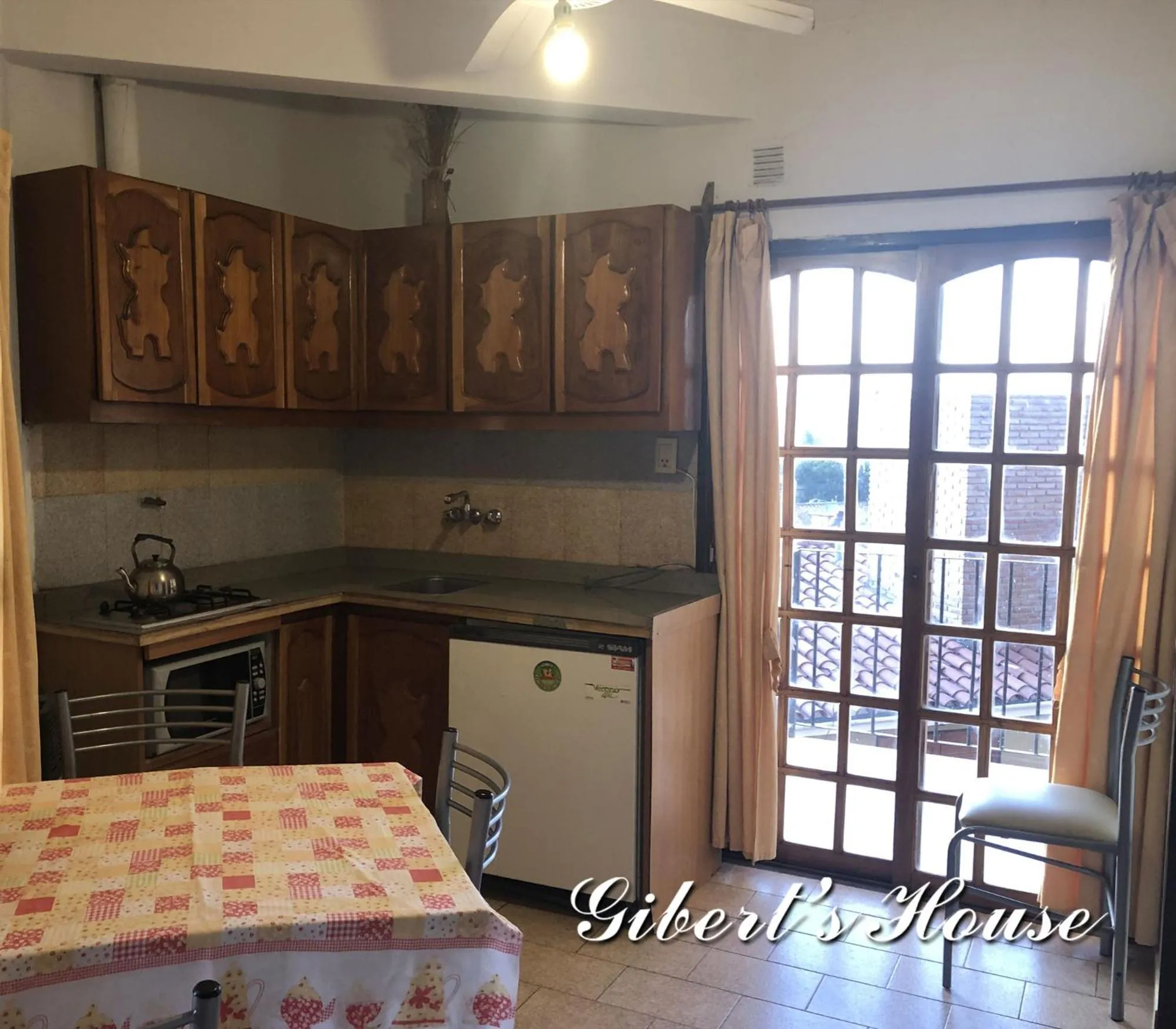 Kitchen or kitchenette in Apart-Hotel Gibert's House