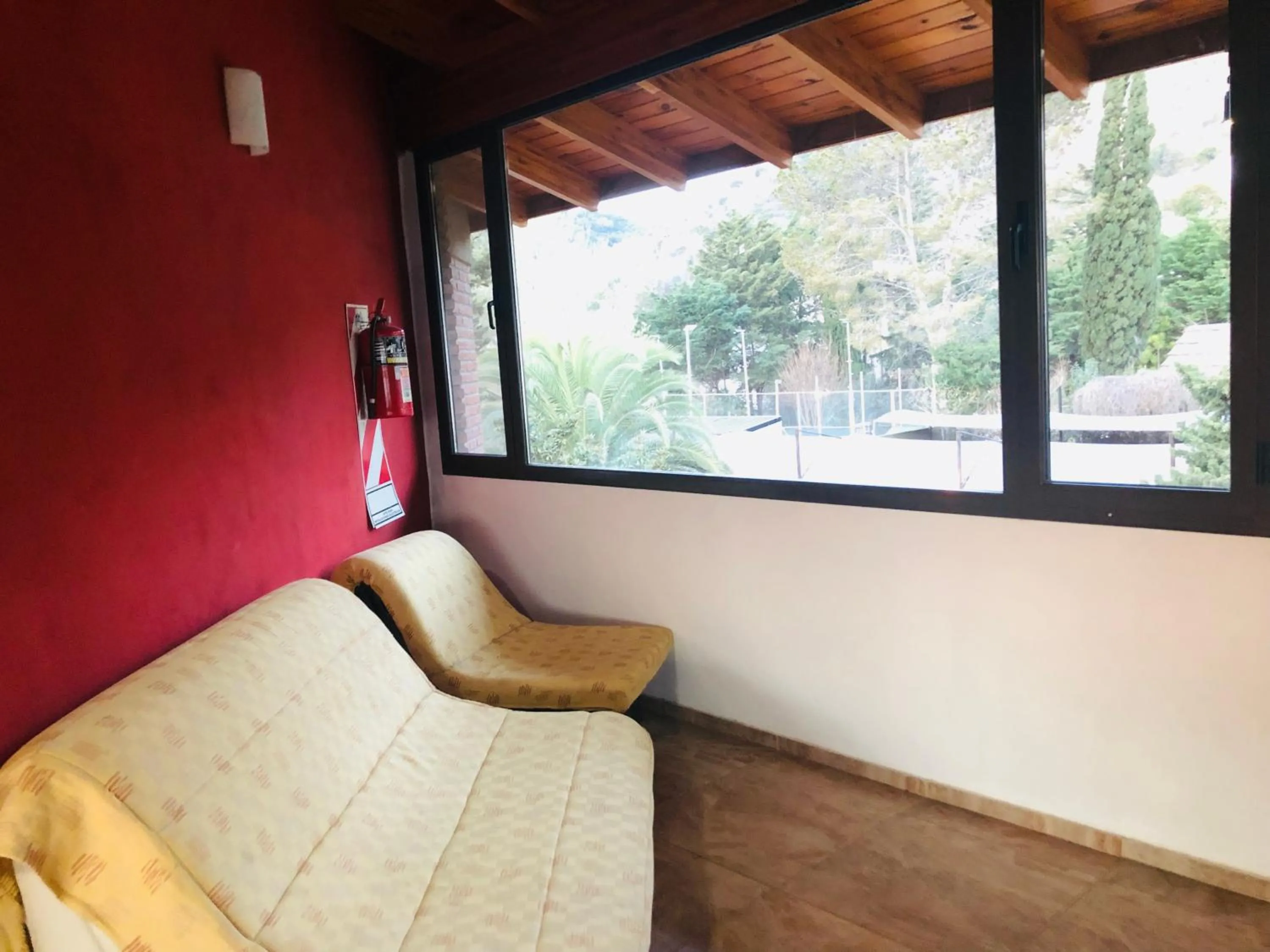 Communal lounge/ TV room in Apart-Hotel Gibert's House