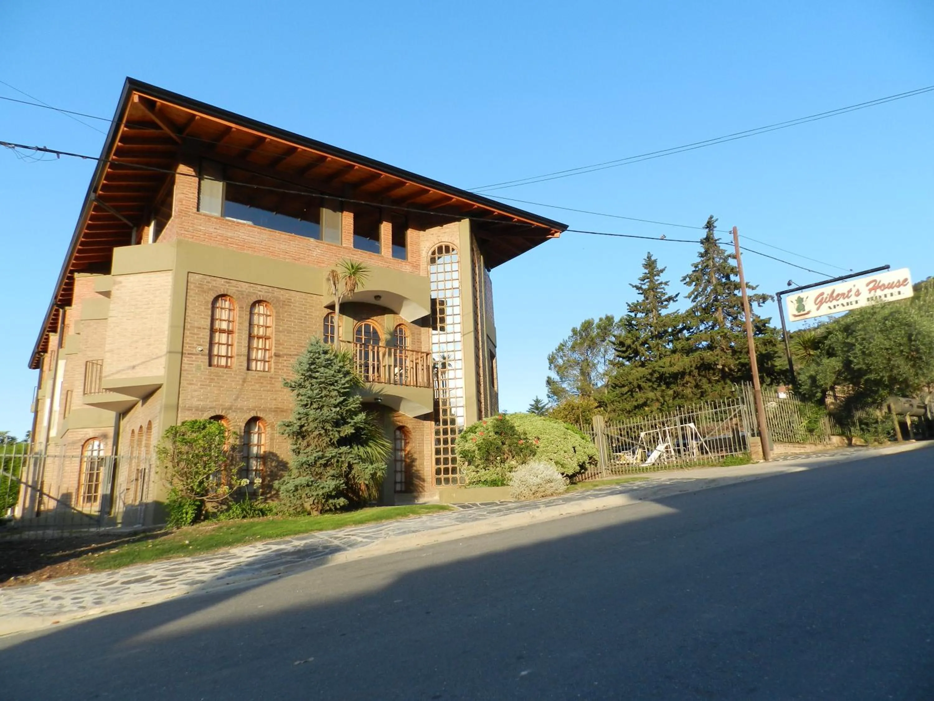 Property building in Apart-Hotel Gibert's House