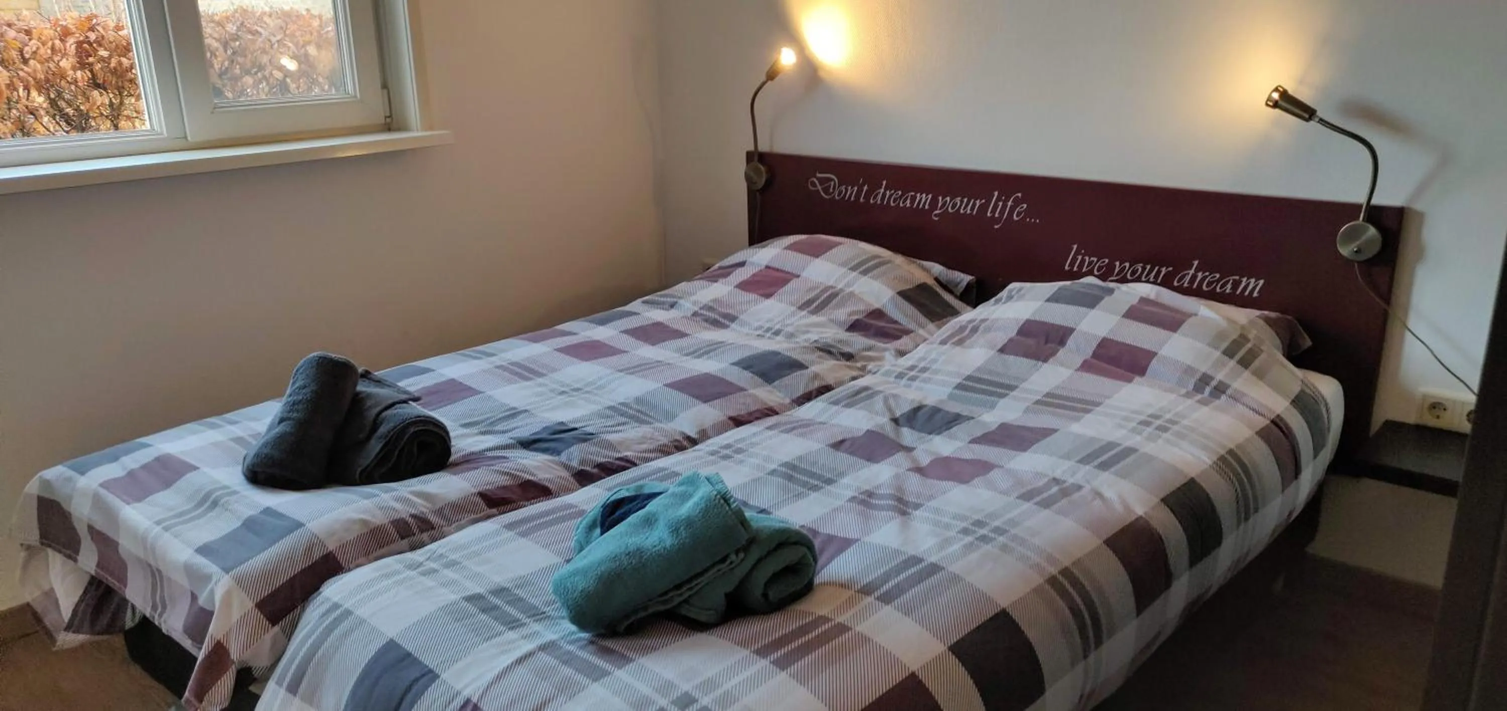 Bedroom, Bed in Vakantiebungalow Texel