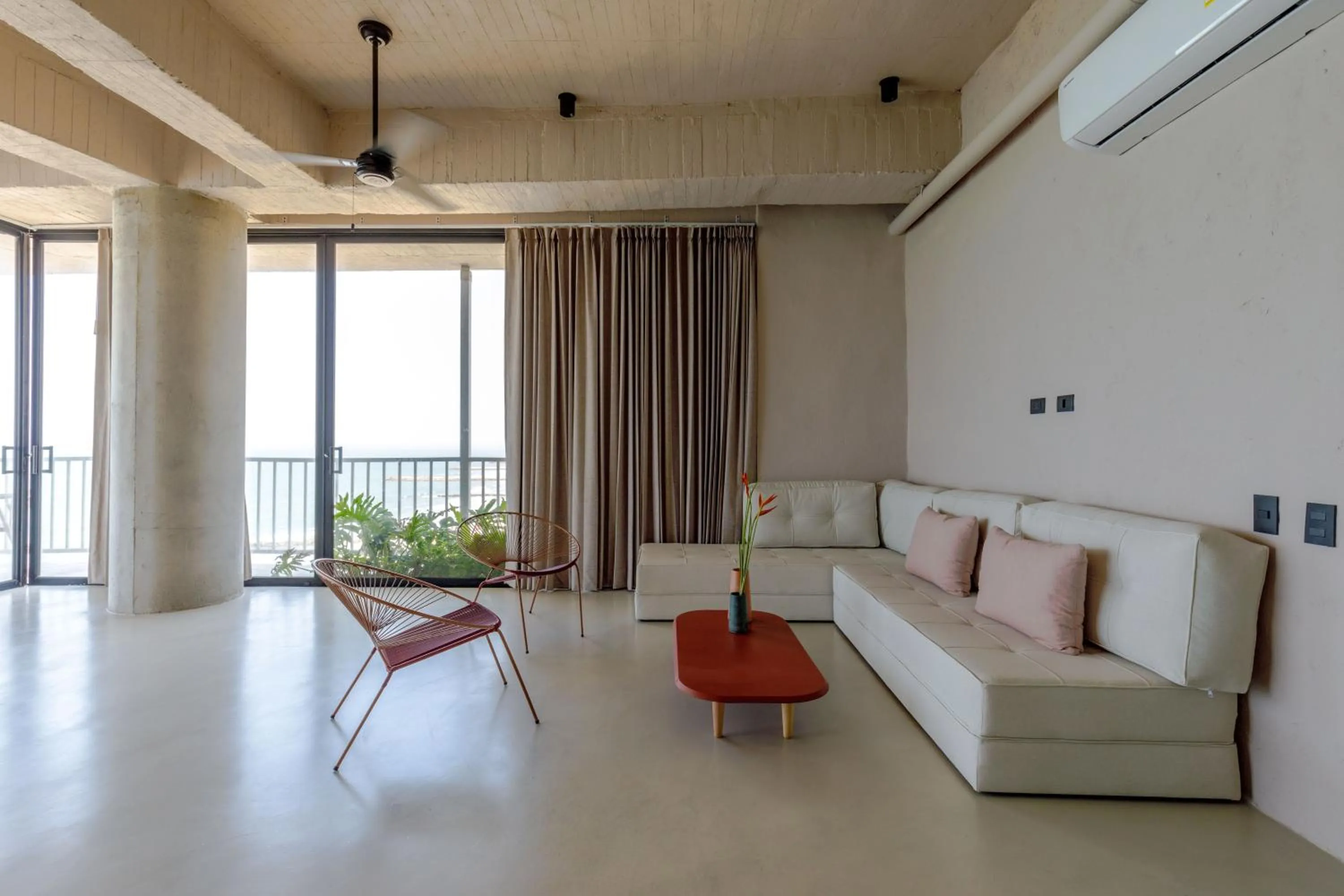 Seating area in Bondo Estudio