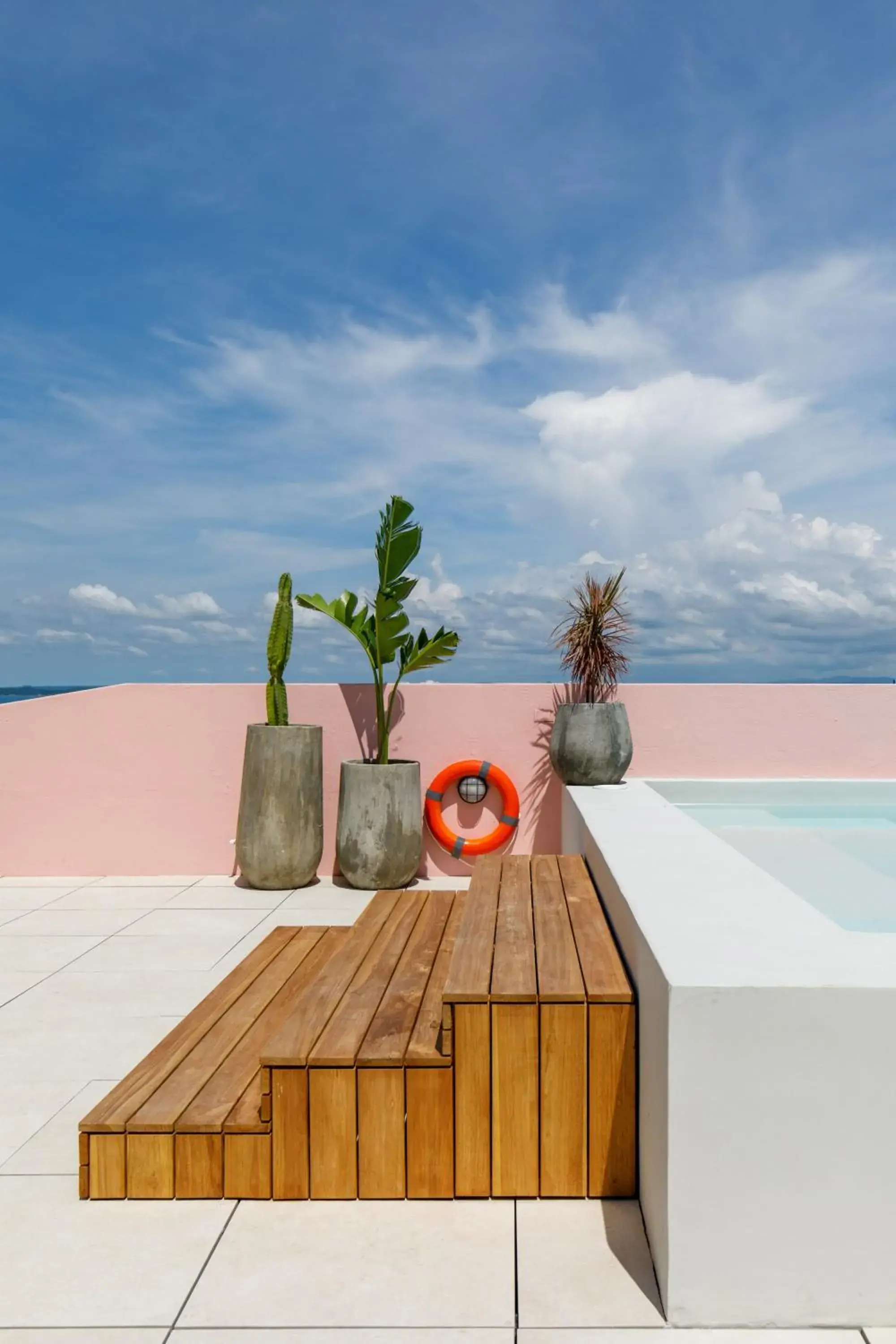 Swimming pool in Bondo Estudio Swimming pool in Bondo Estudio