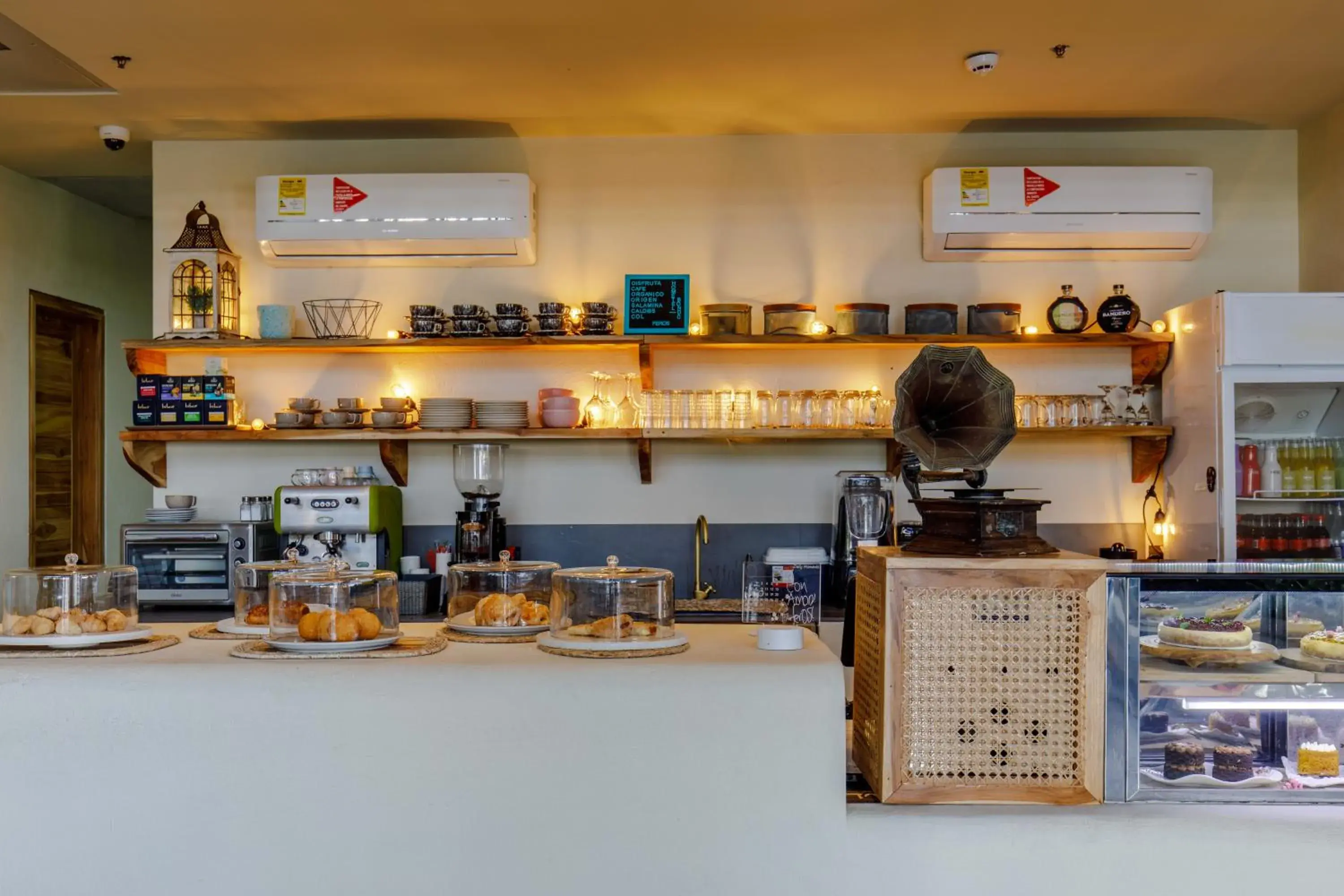 Food and drinks in Bondo Estudio Food and drinks in Bondo Estudio