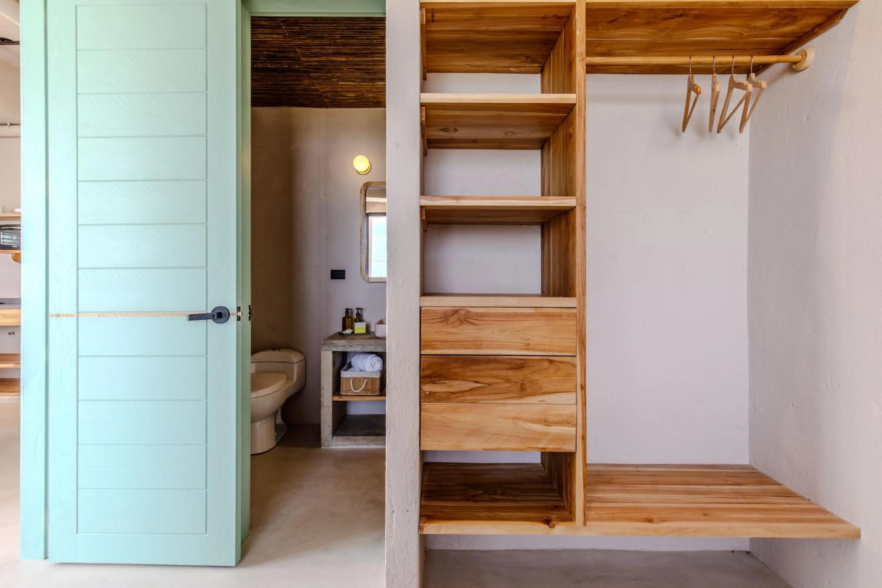 wardrobe in Bondo Estudio