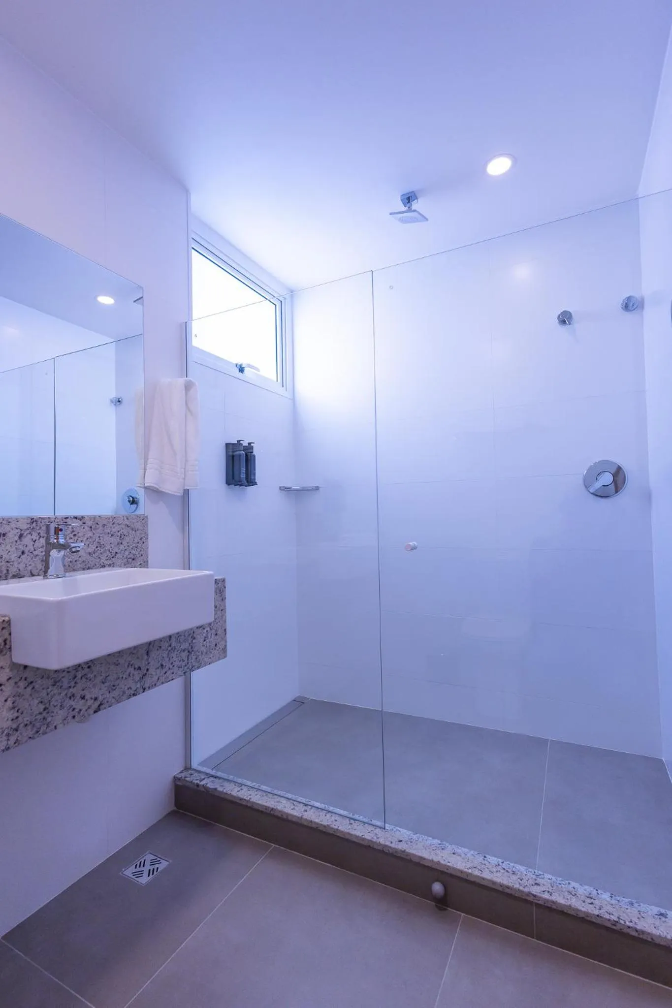 Shower in Hotel Caiuá Blumenau