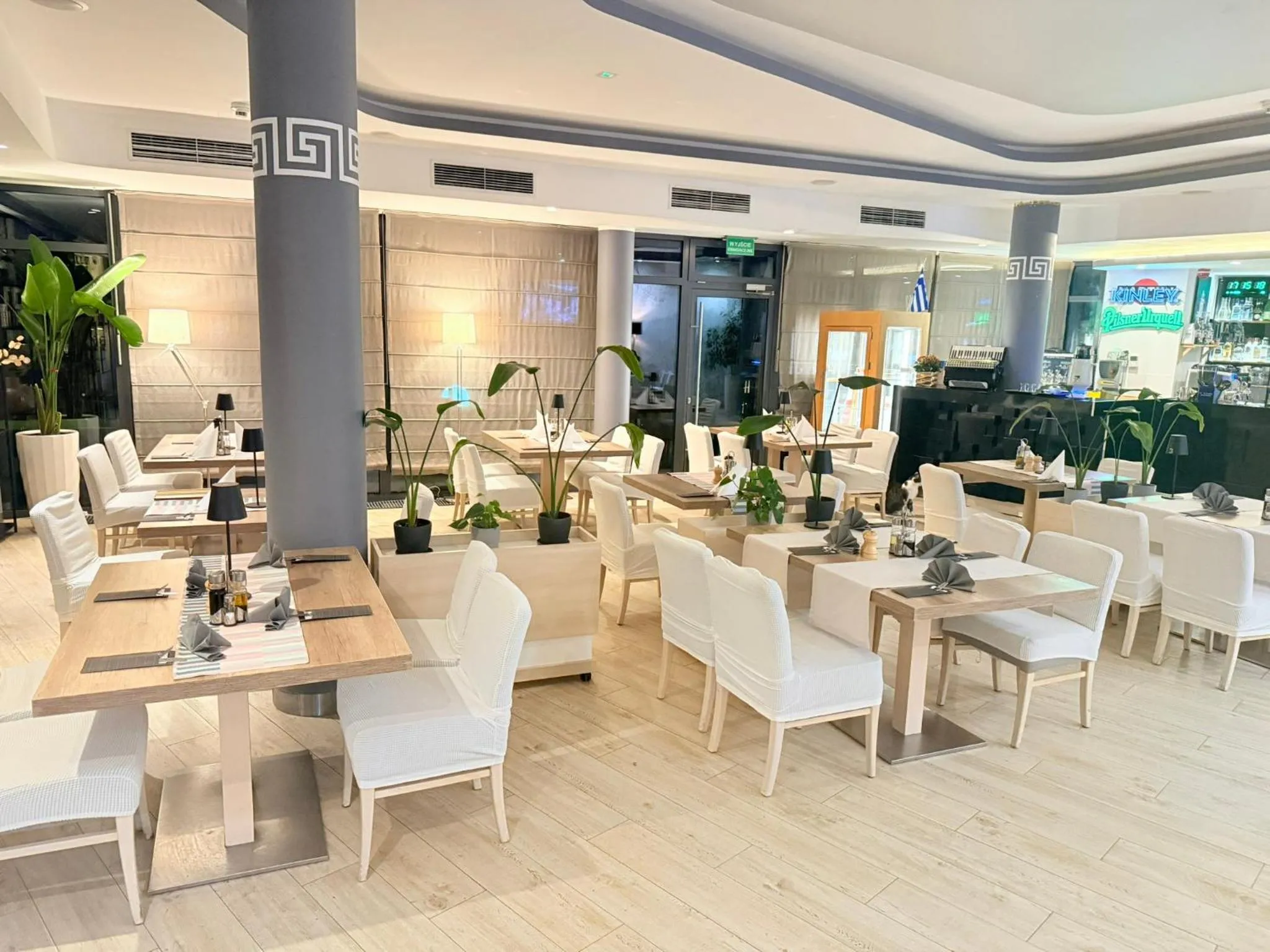Restaurant/places to eat in Hotel Astone Conference & Spa