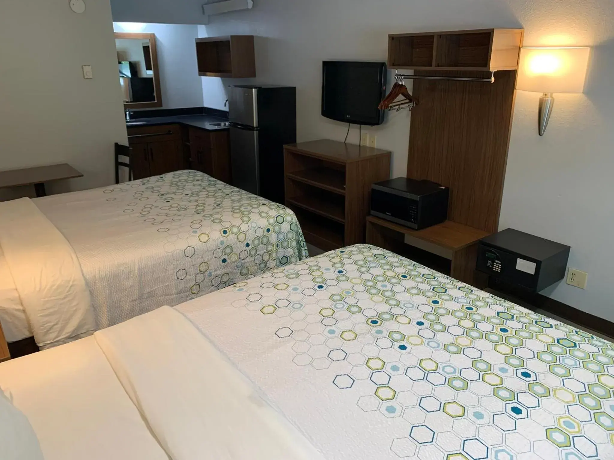 Photo of the whole room, Bed in HomeTowne Studios by Red Roof Mystic - New London Photo of the whole room, Bed in HomeTowne Studios by Red Roof Mystic - New London