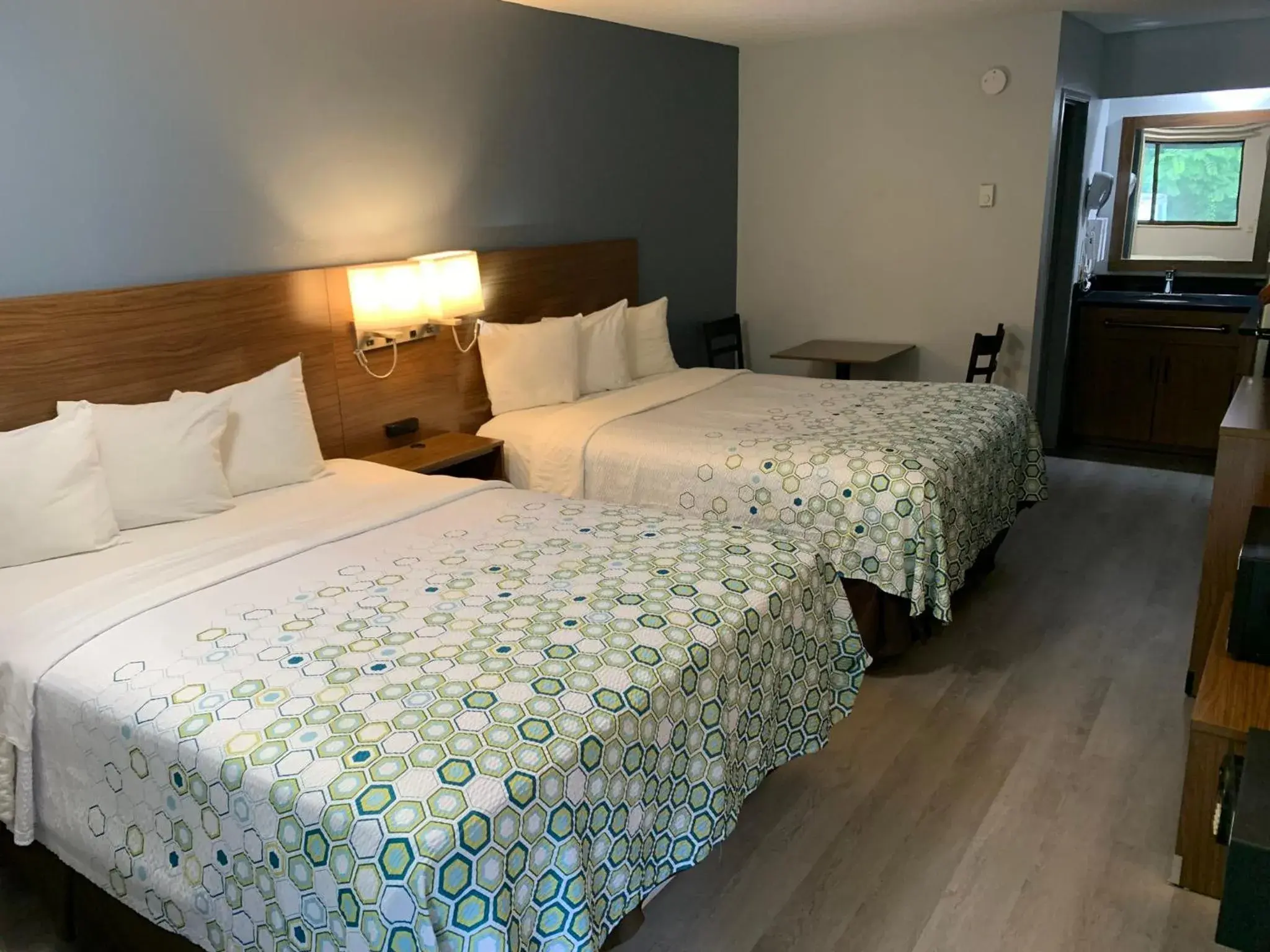 Photo of the whole room, Bed in HomeTowne Studios by Red Roof Mystic - New London Photo of the whole room, Bed in HomeTowne Studios by Red Roof Mystic - New London